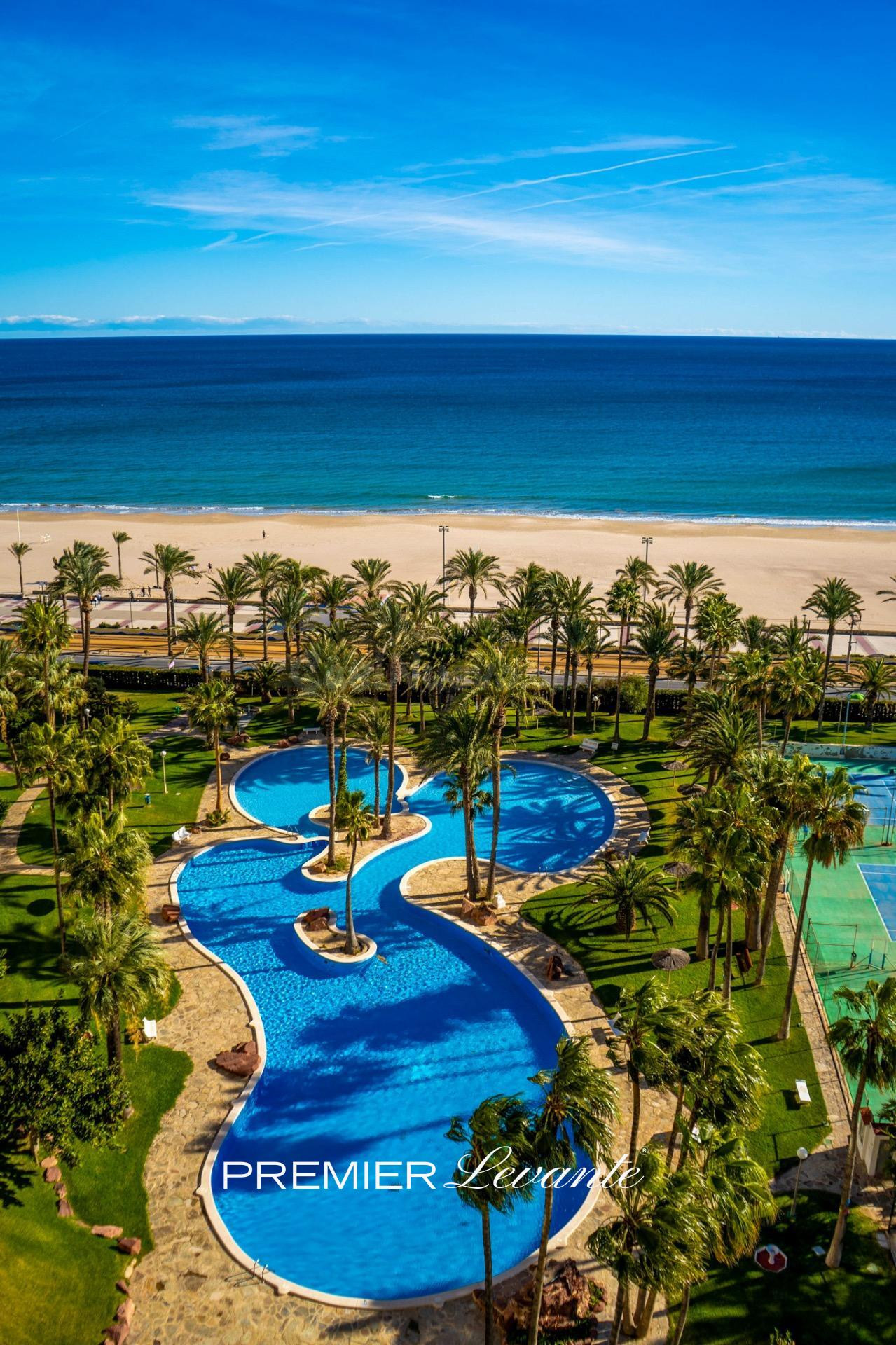 Exclusiva vivienda en primera línea de mar en El Campello – 