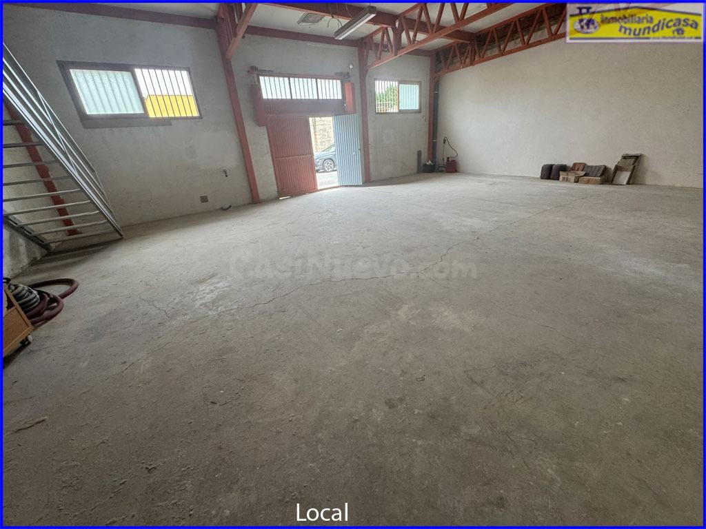 Local Comercial en Alquiler en el Centro Urbano de Cobatilla