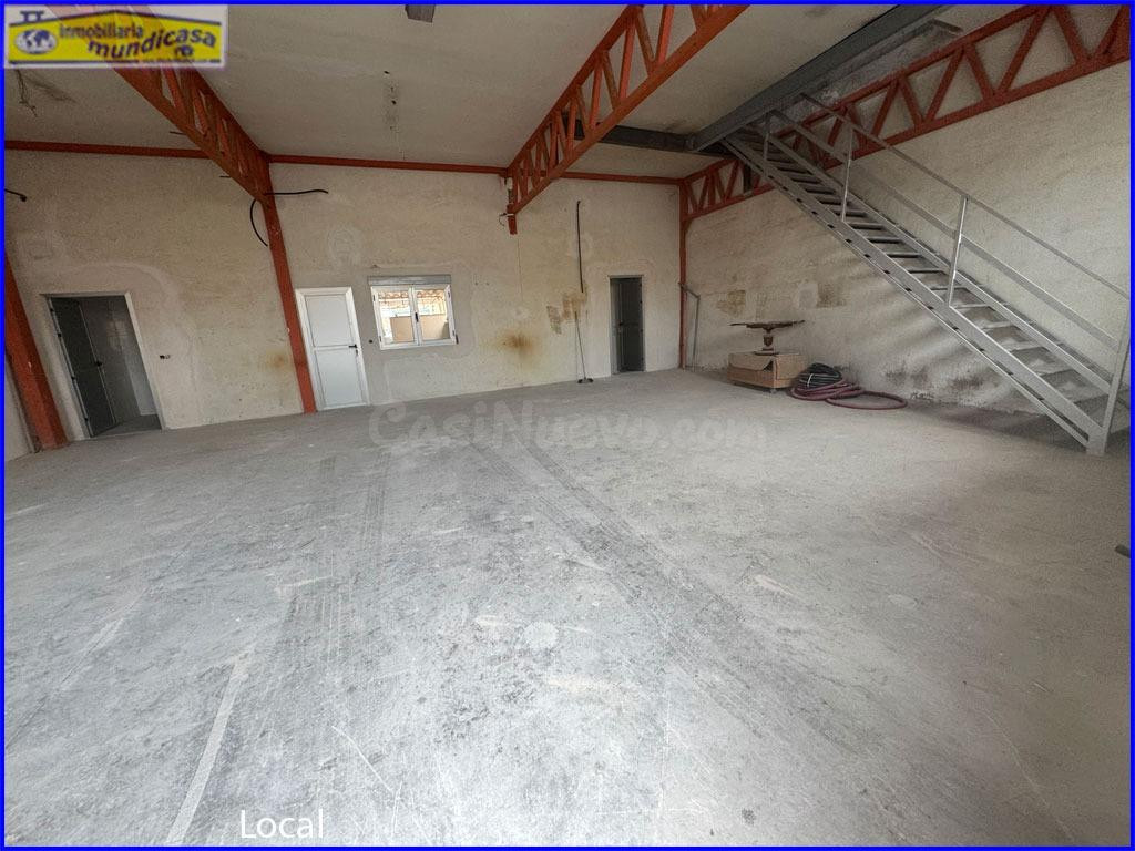 Local Comercial en Alquiler en el Centro Urbano de Cobatilla - foto 4