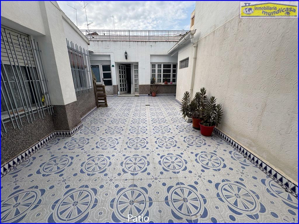 Encantadora Casa de Pueblo en el Corazón de Santomera por €2