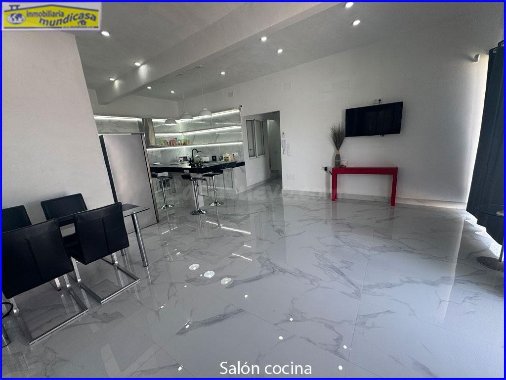 Encantador Chalet Reformado en La Aparecida, Orihuela por €3 - foto 2