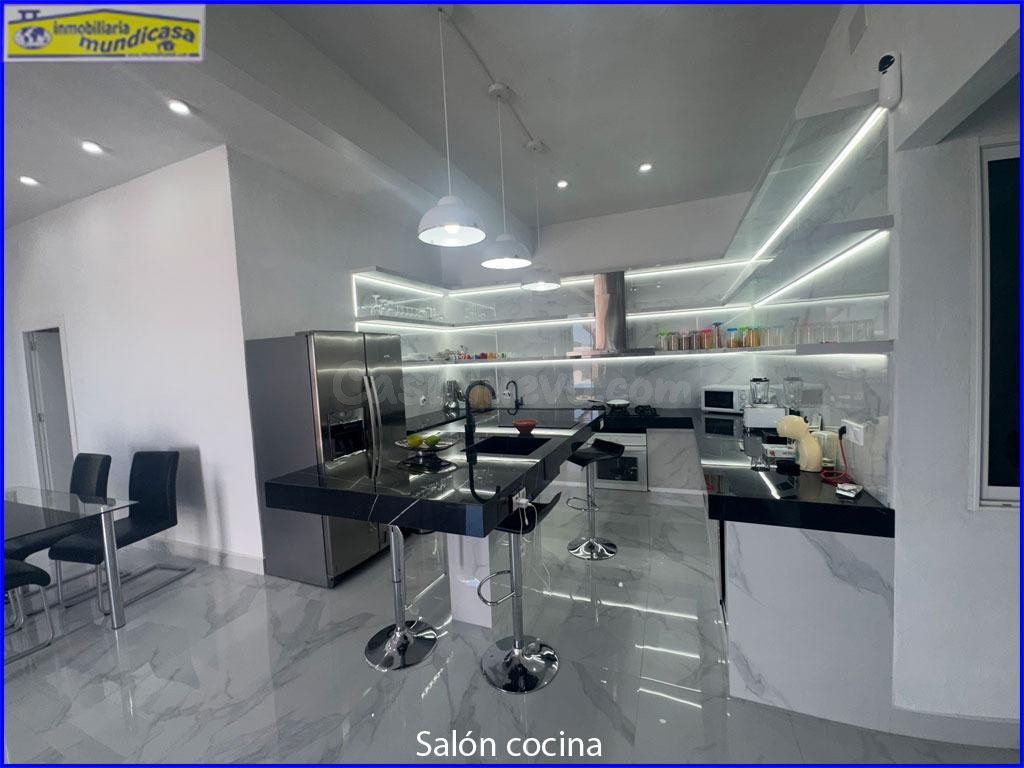 Encantador Chalet Reformado en La Aparecida, Orihuela por €3 - foto 3