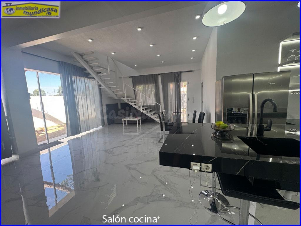 Encantador Chalet Reformado en La Aparecida, Orihuela por €3 - foto 4