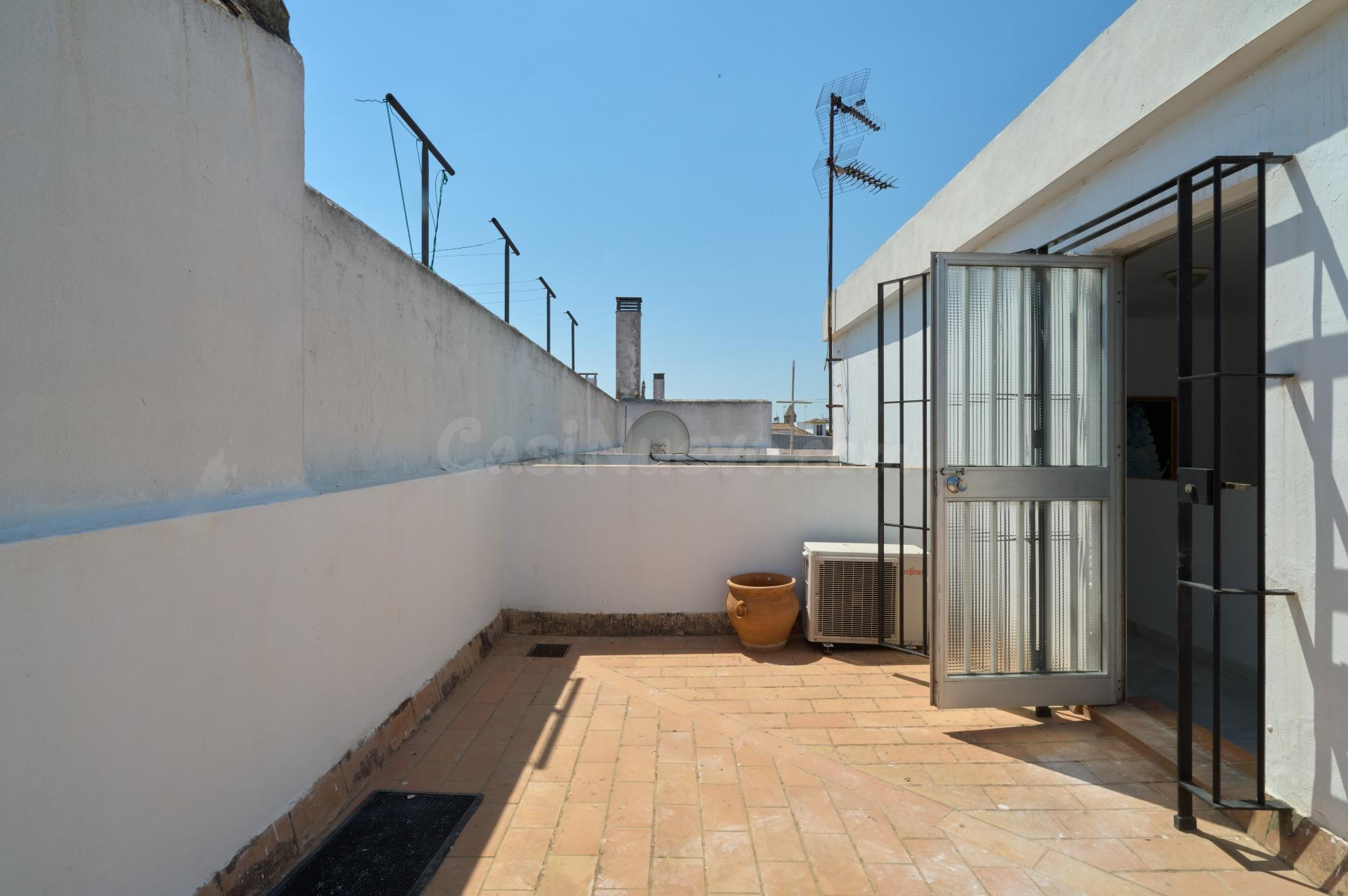 ¡Tu nuevo hogar en el corazón de Jerez te espera! Anímate a visitarlo. - foto 2