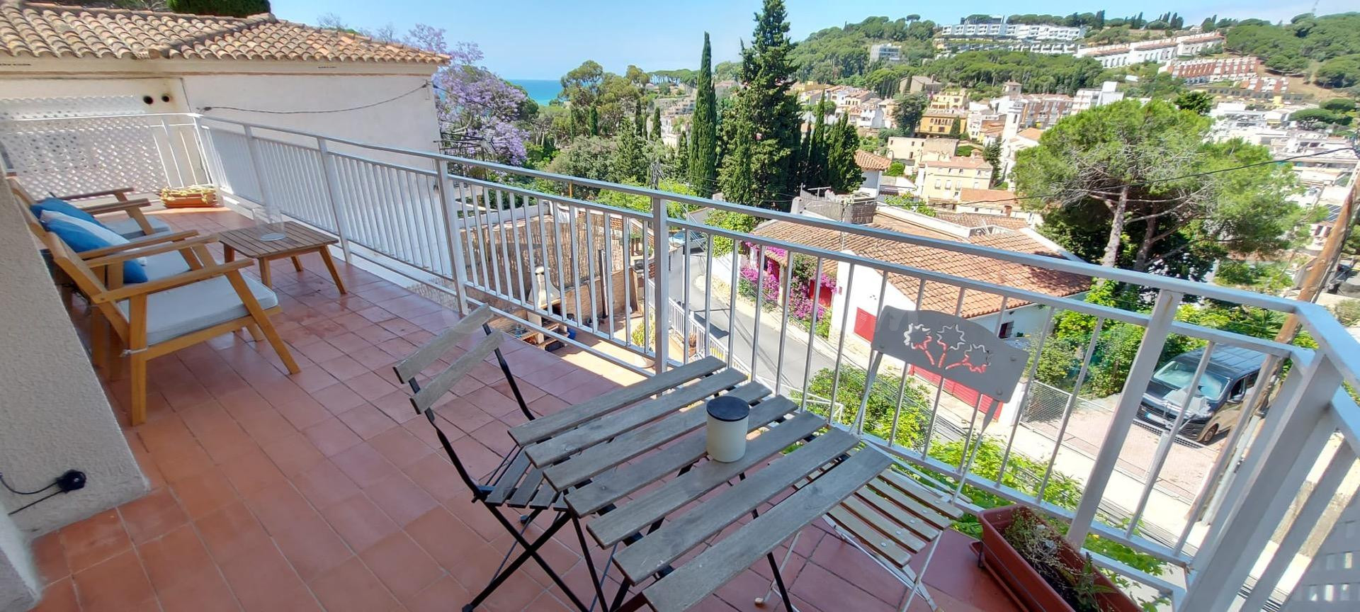 Zona tranquila con gran terraza