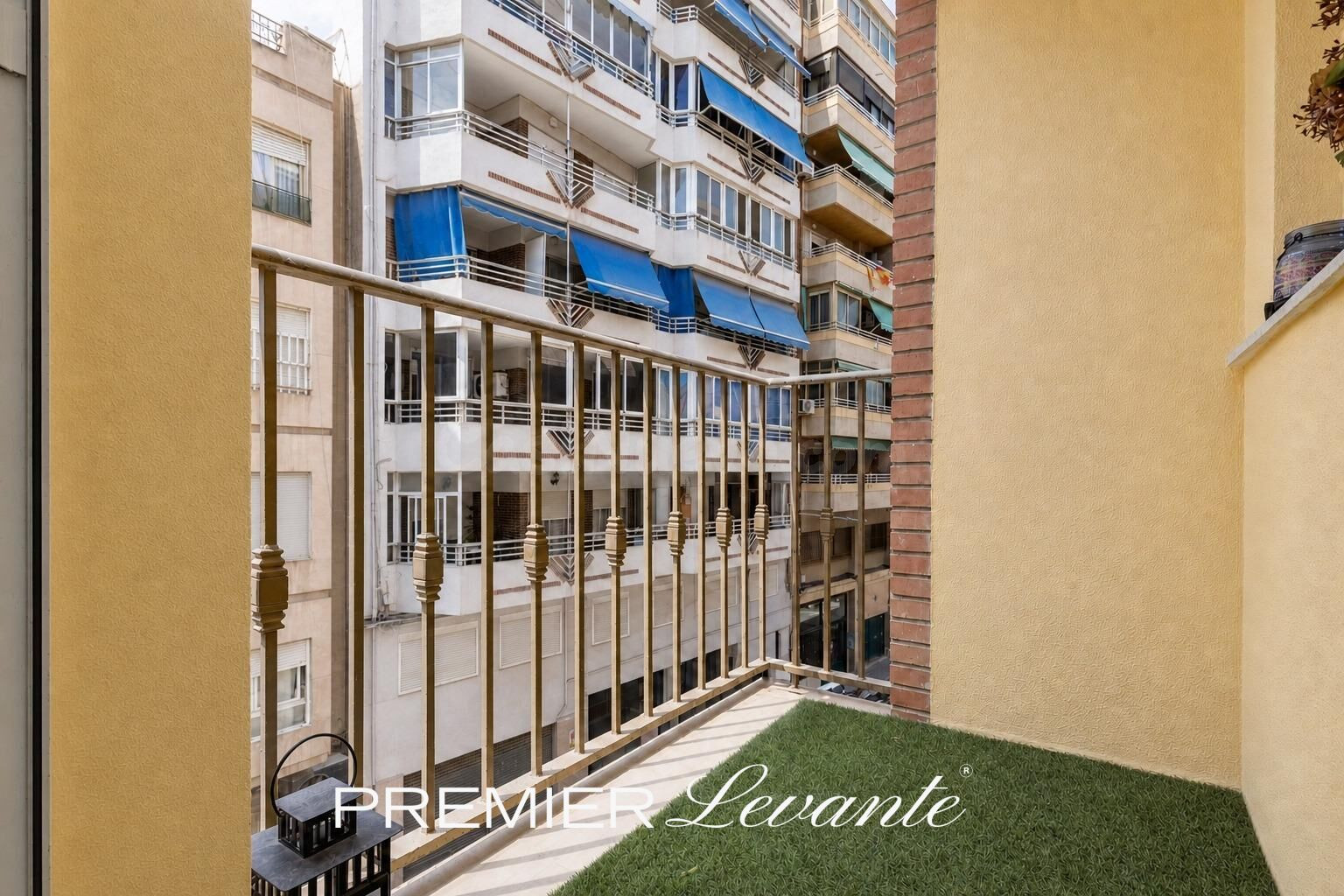 PISO LUMINOSO CON TERRAZA, 3 DORMITORIOS Y 2 BAÑOS – 210.000 € - foto 2