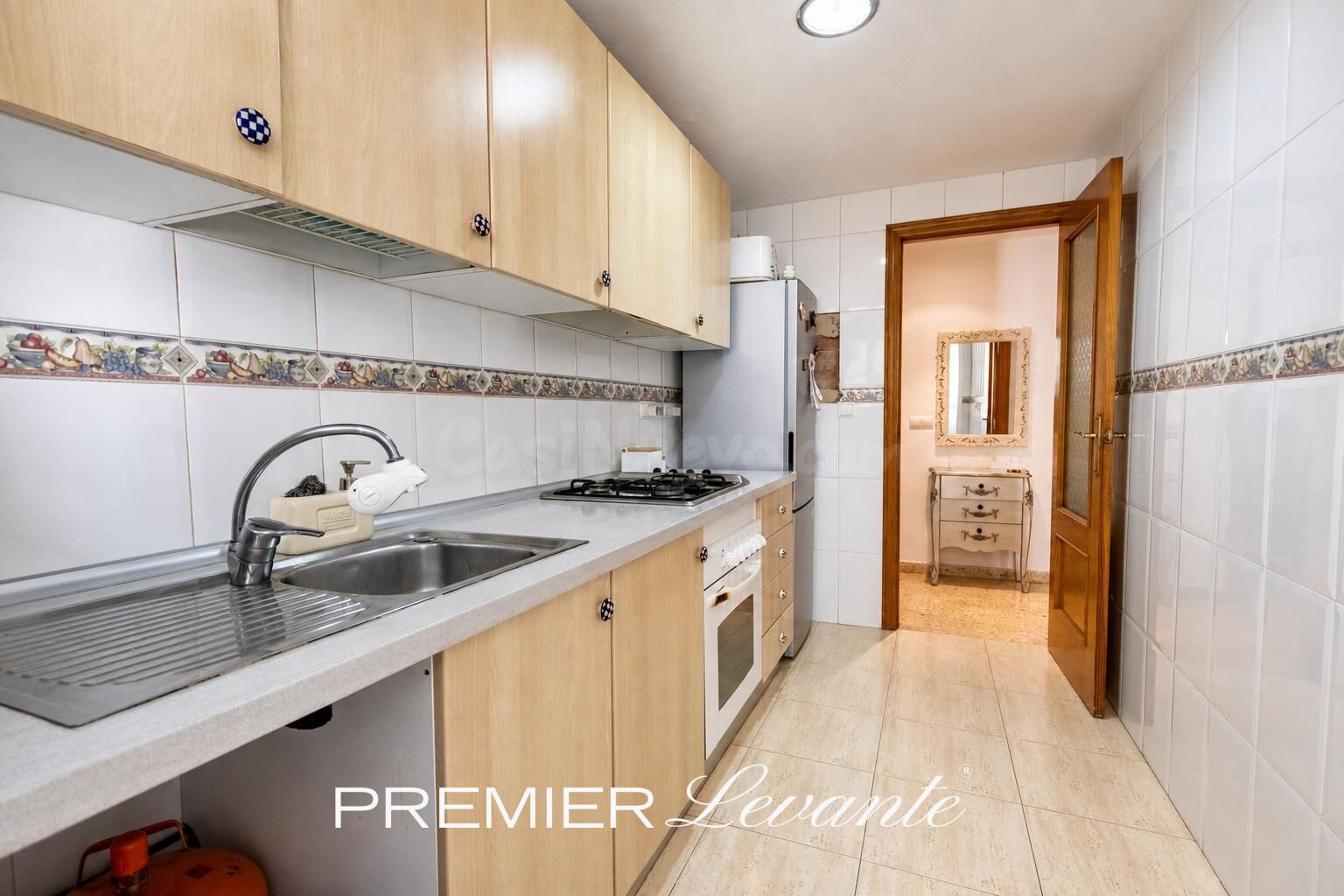 PISO LUMINOSO CON TERRAZA, 3 DORMITORIOS Y 2 BAÑOS – 210.000 € - foto 3