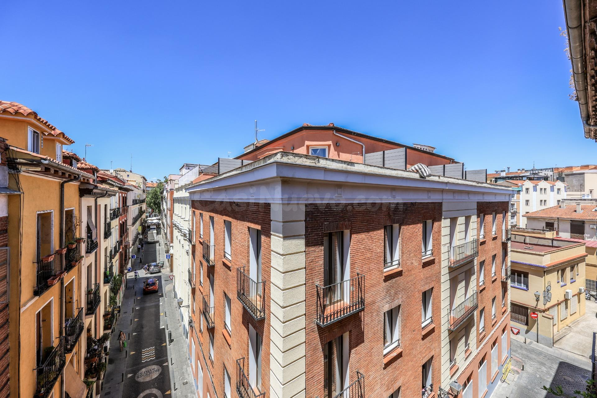 Piso con encanto, 2 balcones y vistas a la Plaza de Tirso de Molina – Centro - foto 2