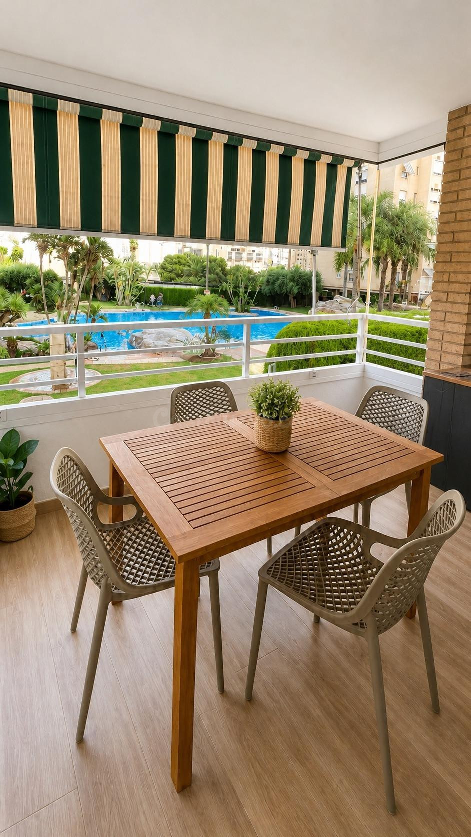 Piso de 3 dormitorios con terraza y completa urbanización en Playa de San Juan - foto 2