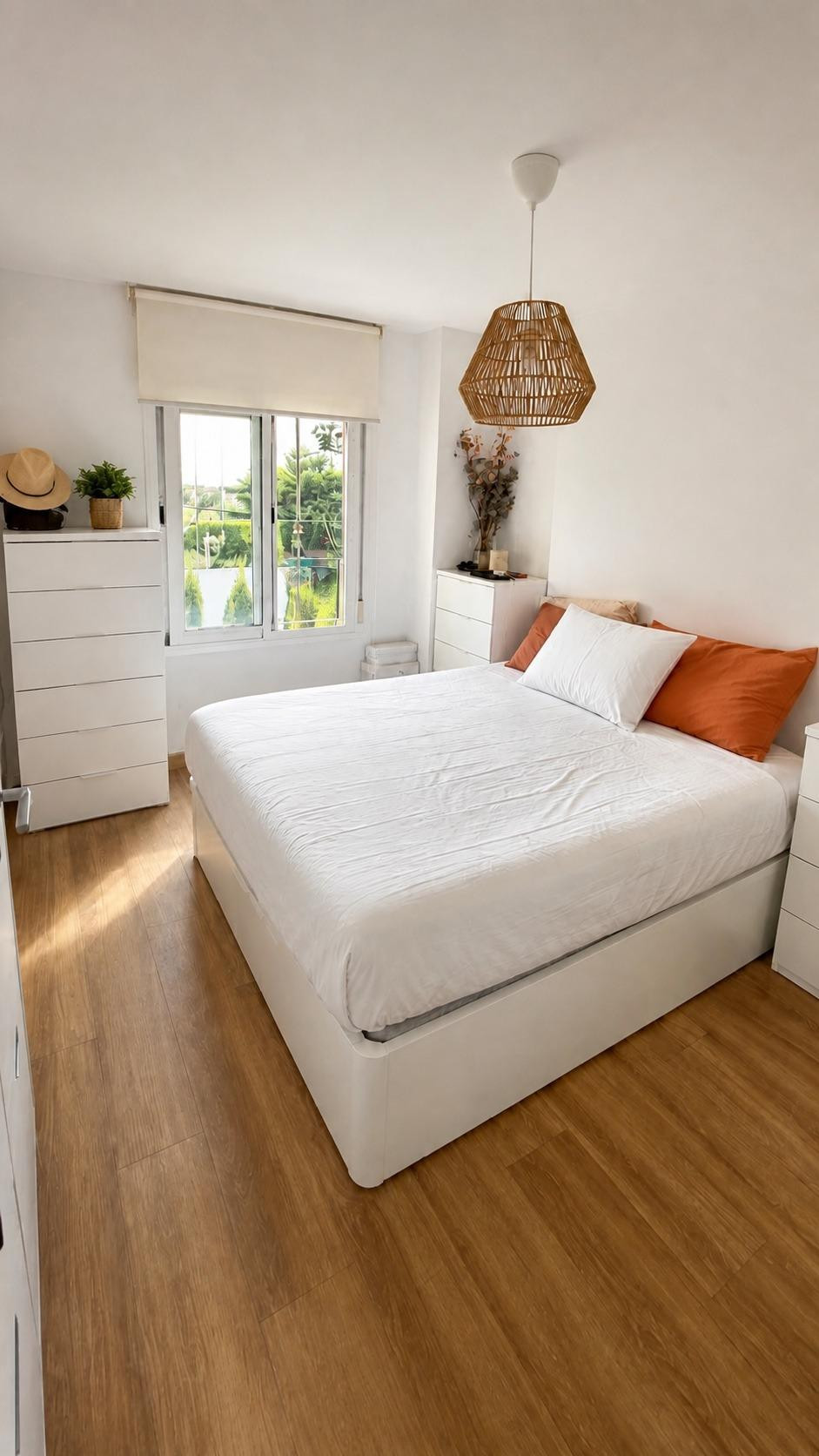Piso de 3 dormitorios con terraza y completa urbanización en Playa de San Juan - foto 5
