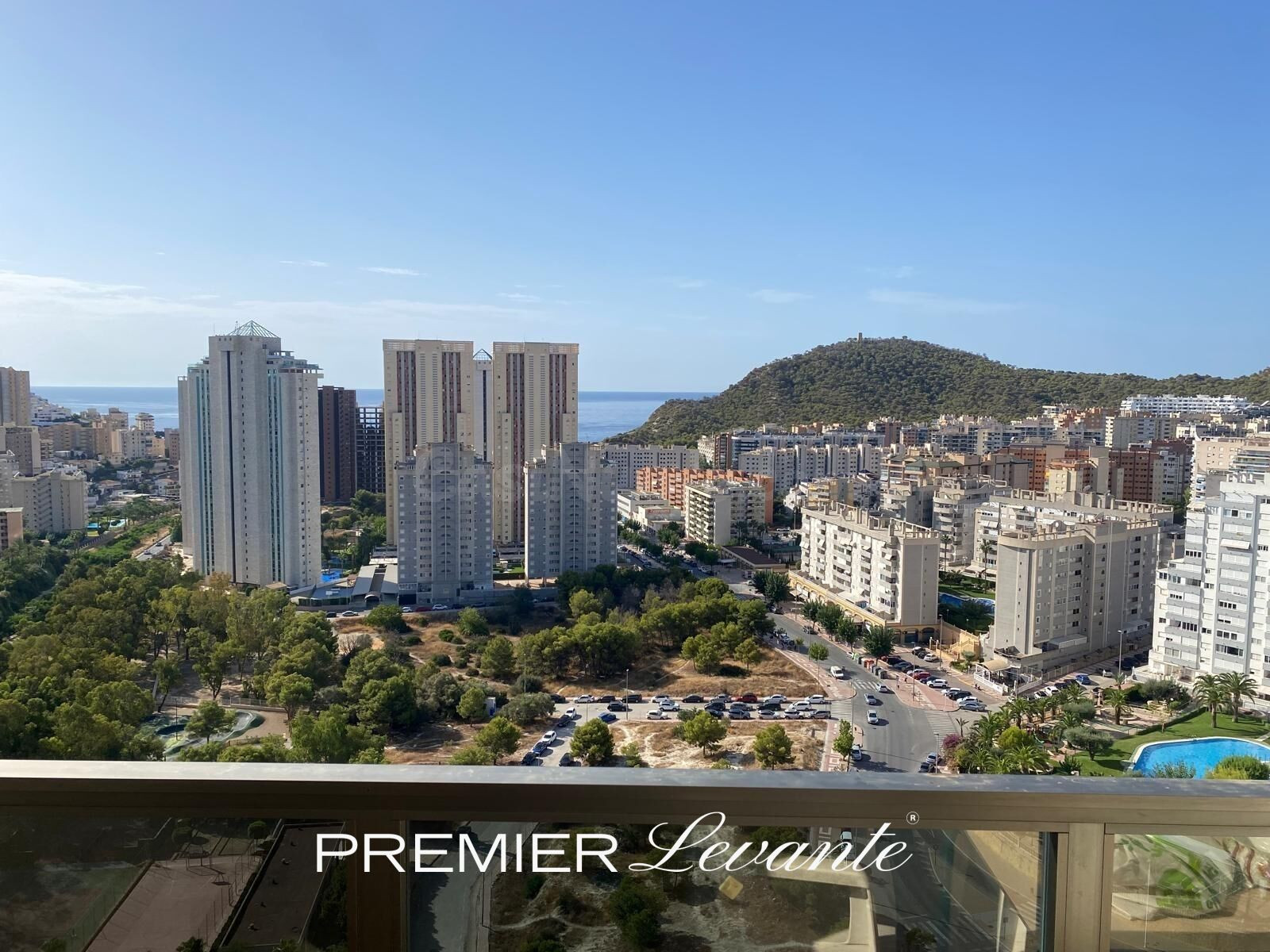 PISO EN LA CALA DE VILLAJOYOSA CON VISTAS Y GARAJE
