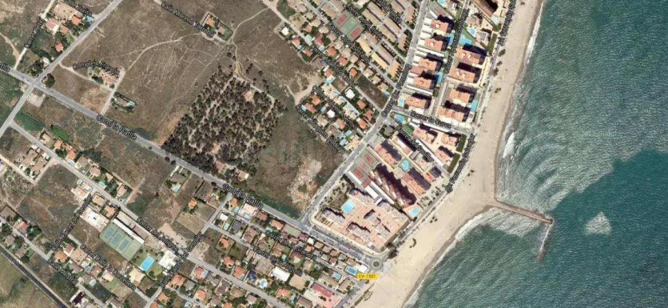Solar en Segunda Línea de Playa de USO TERCIARIO, HOTELERO Y COMERCIAL