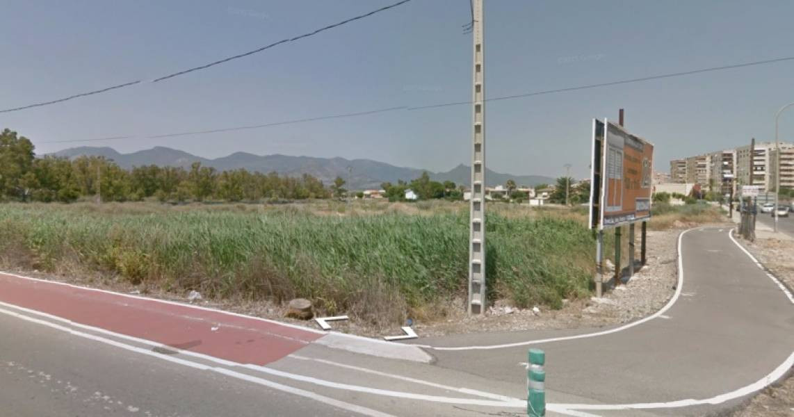 Solar en Segunda Línea de Playa de USO TERCIARIO, HOTELERO Y - foto 3