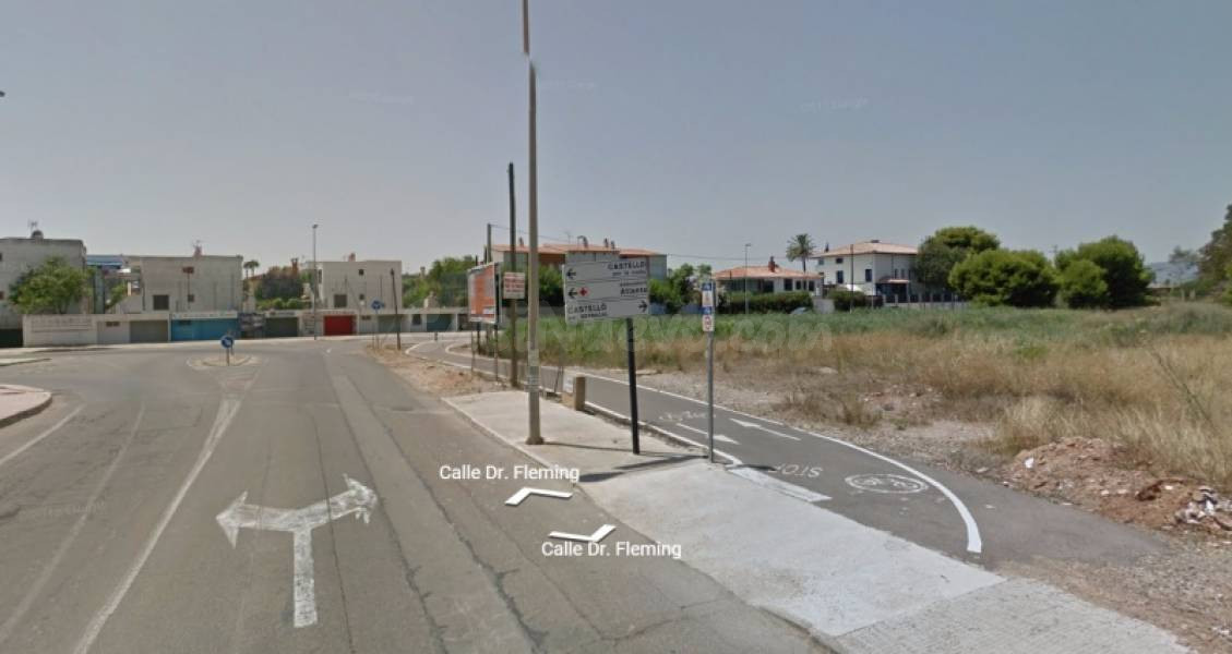Solar en Segunda Línea de Playa de USO TERCIARIO, HOTELERO Y - foto 4