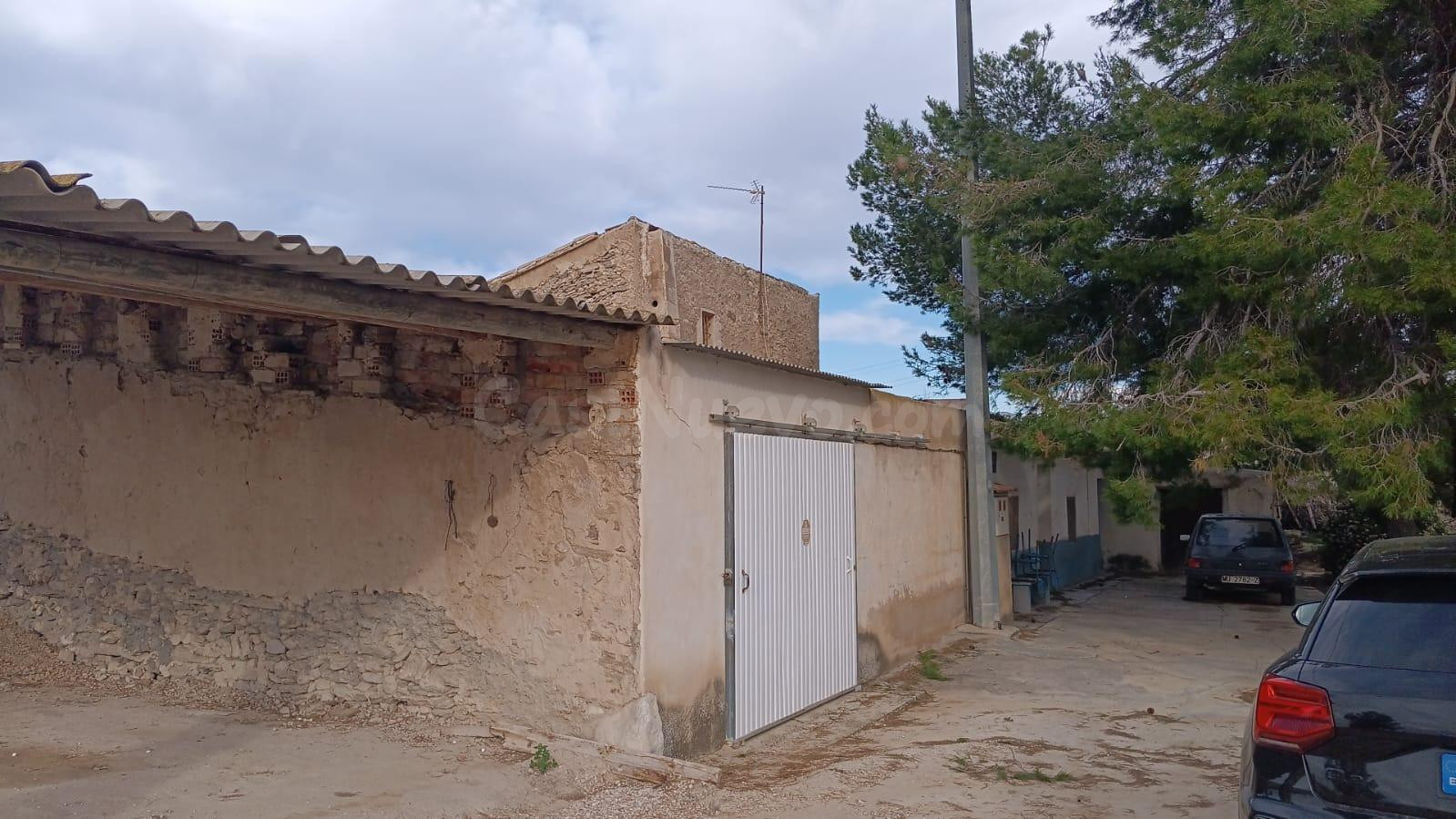 SE VENDE CASA PARA REFORMAR