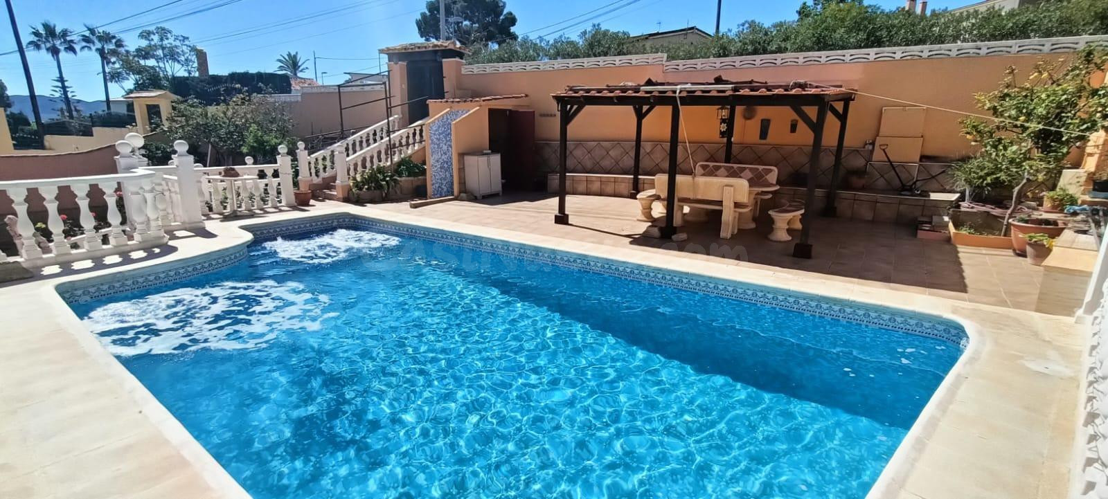 CHALET INDEPENDIENTE CON DOS VIVIENDAS EN LA NUCIA
