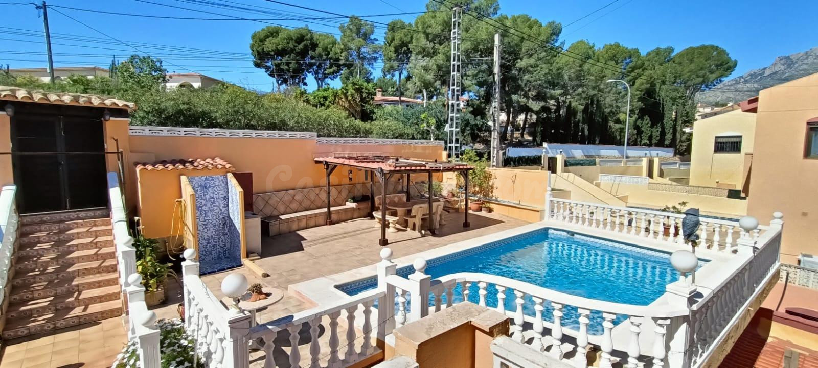 CHALET INDEPENDIENTE CON DOS VIVIENDAS EN LA NUCIA - foto 3