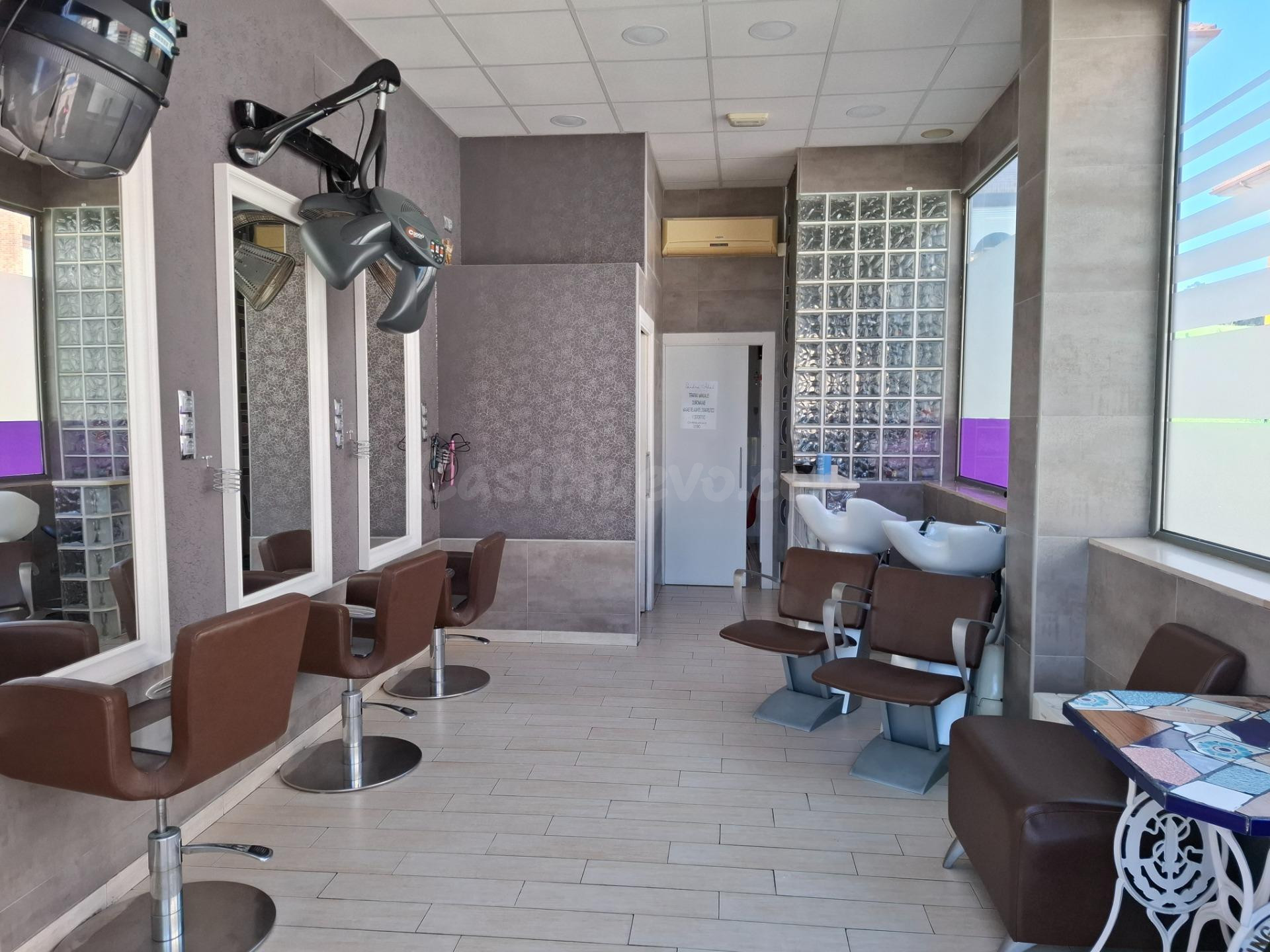 LOCAL COMERCIAL ACONDICIONADO COMO PELUQUERÍA CICERO - foto 2