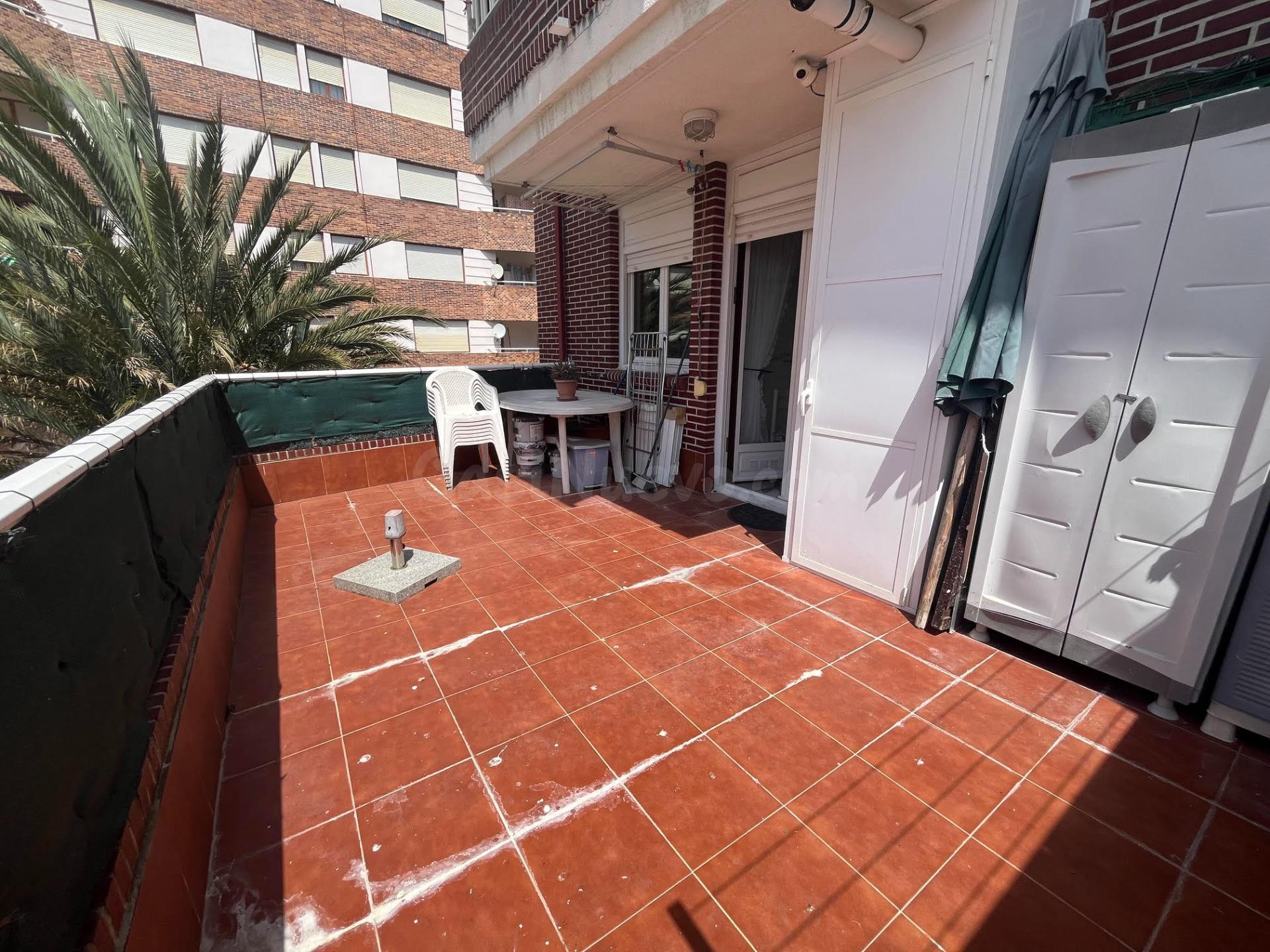 ESPECTACULAR PISO DE 2 DORMITORIOS EN EL CENTRO DE COLINDRES CON GRAN TERRAZA - foto 2