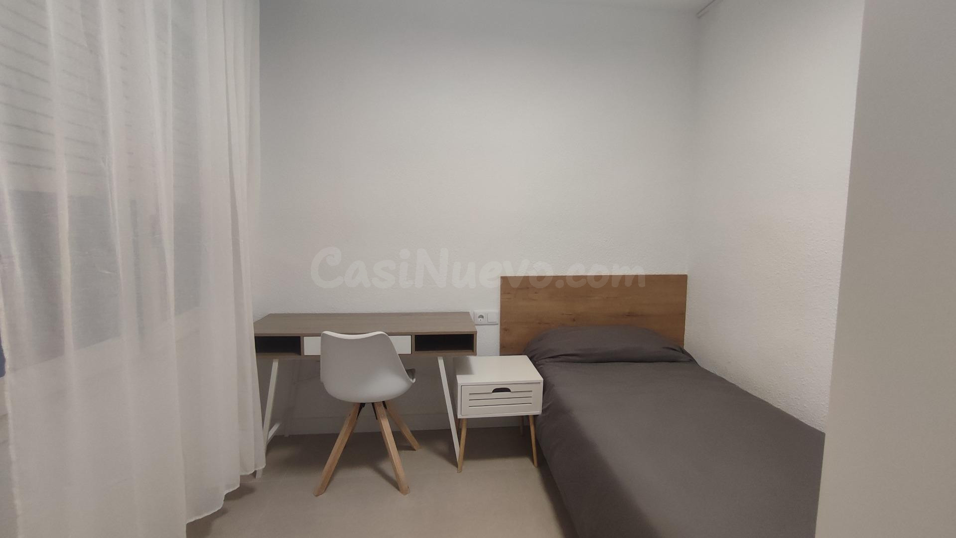 Se alquila habitación en piso para compartir recién reformado – Alquiler temporal muy bien situado