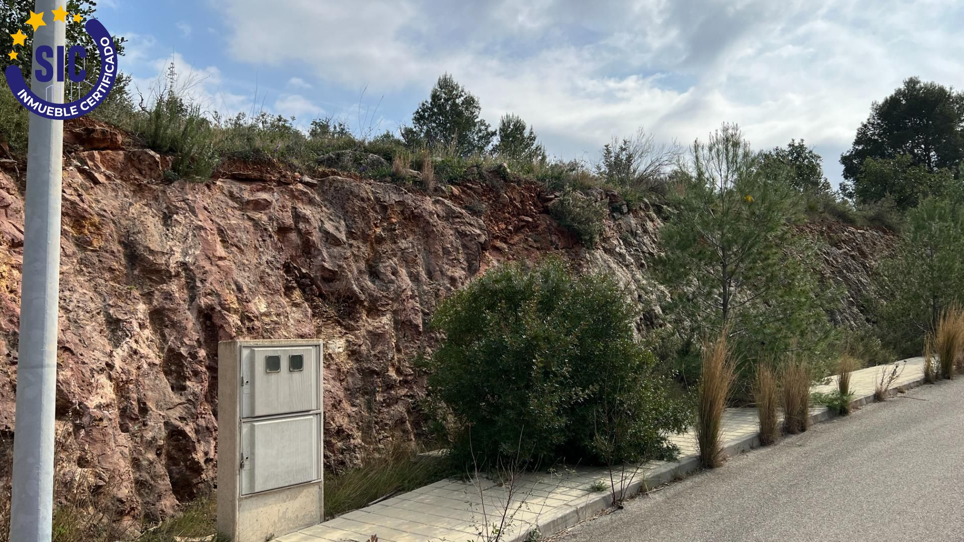 EXCELENTE PARCELA URBANA CON VISTAS DESPEJADAS Y BASTANTE PLANA