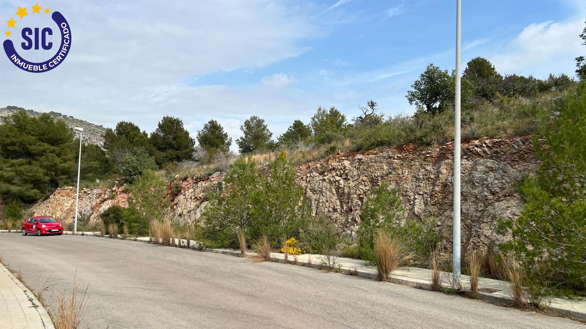EXCELENTE PARCELA URBANA CON VISTAS DESPEJADAS Y BASTANTE PLANA - foto 4