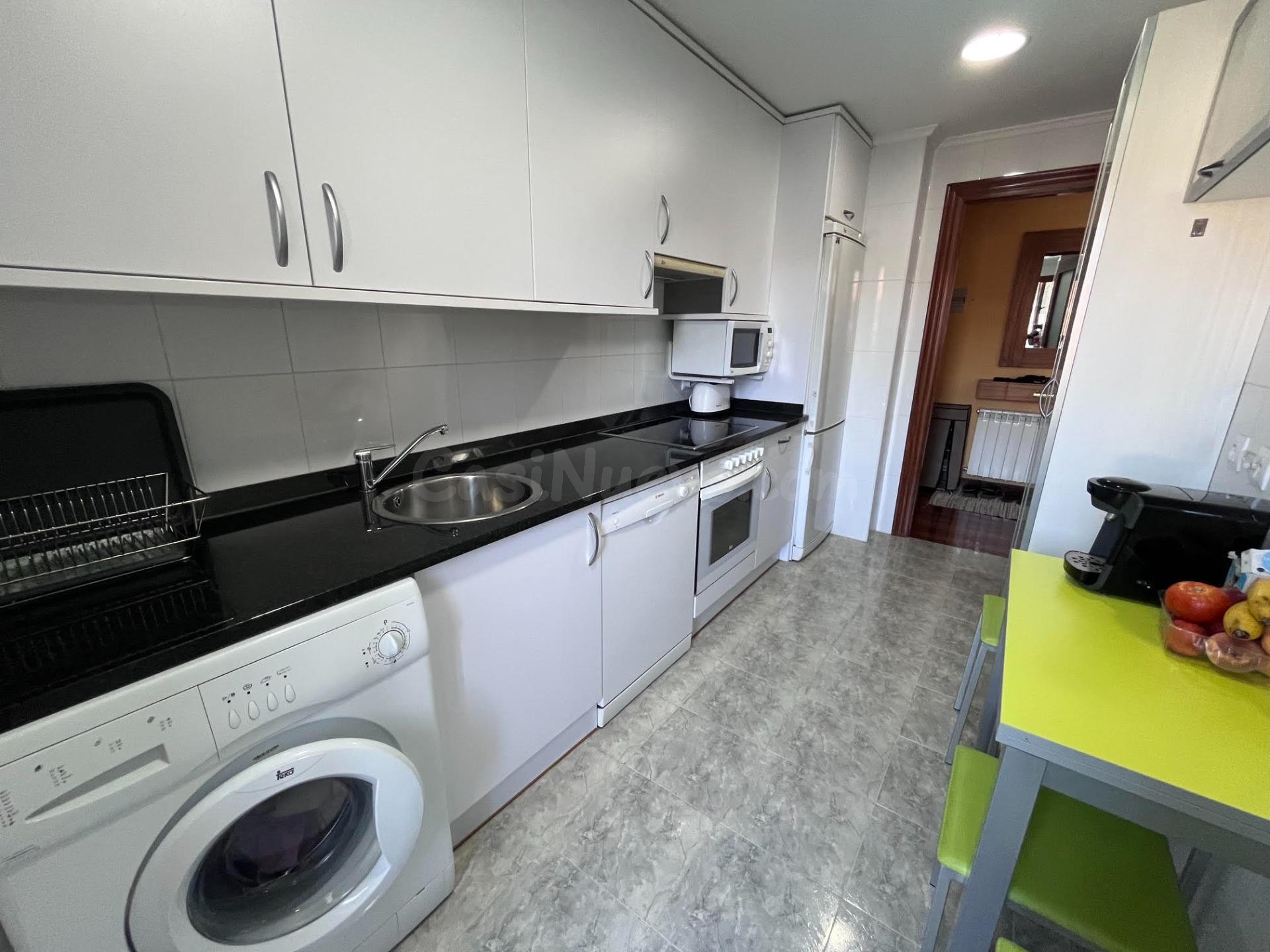PRECIOSO PISO DE 2 DORMITORIOS CON PISCINA EN BÁDAMES - foto 3