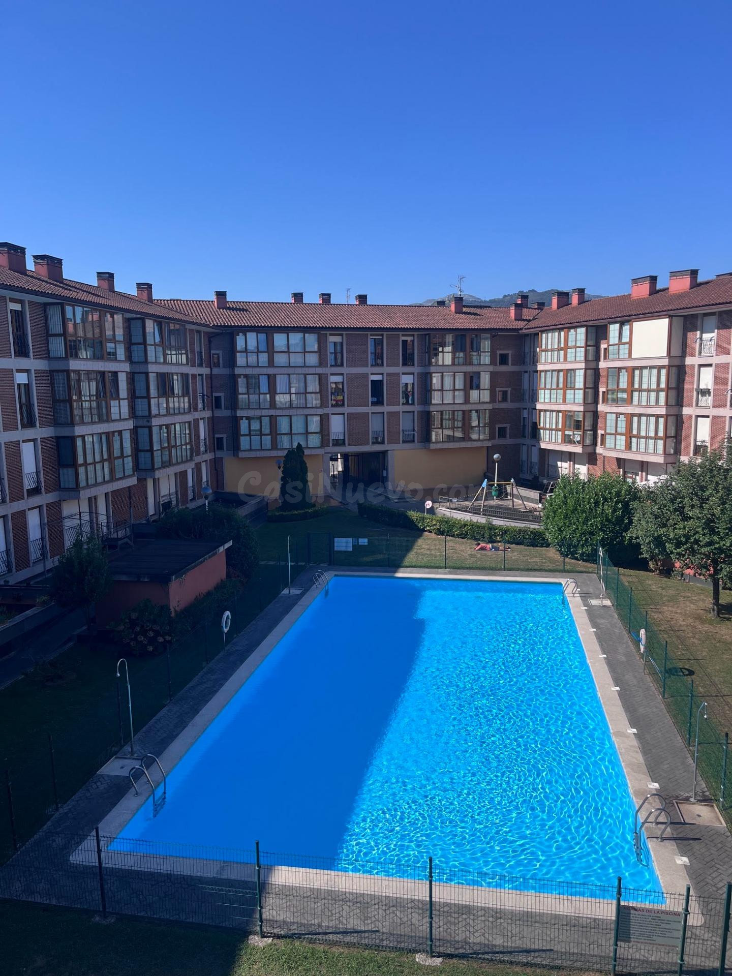 PRECIOSO PISO DE 2 DORMITORIOS CON PISCINA EN BÁDAMES - foto 5