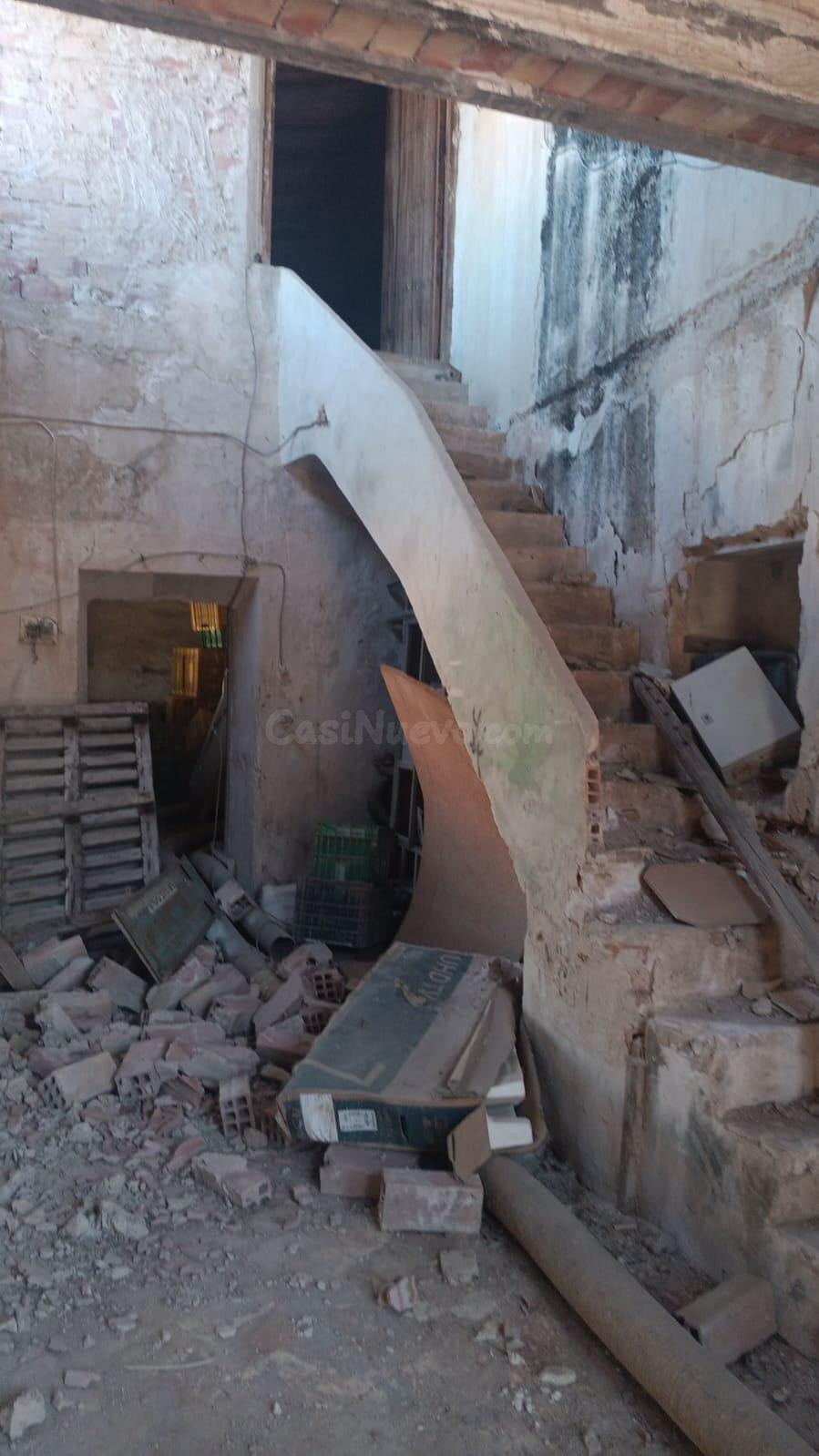 SE VENDE TERRENO CON CASA EN RUINAS - foto 4