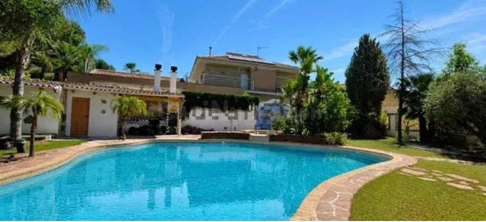 SE VENDE ESPECTACULAR VILLA DE LUJO - foto 2
