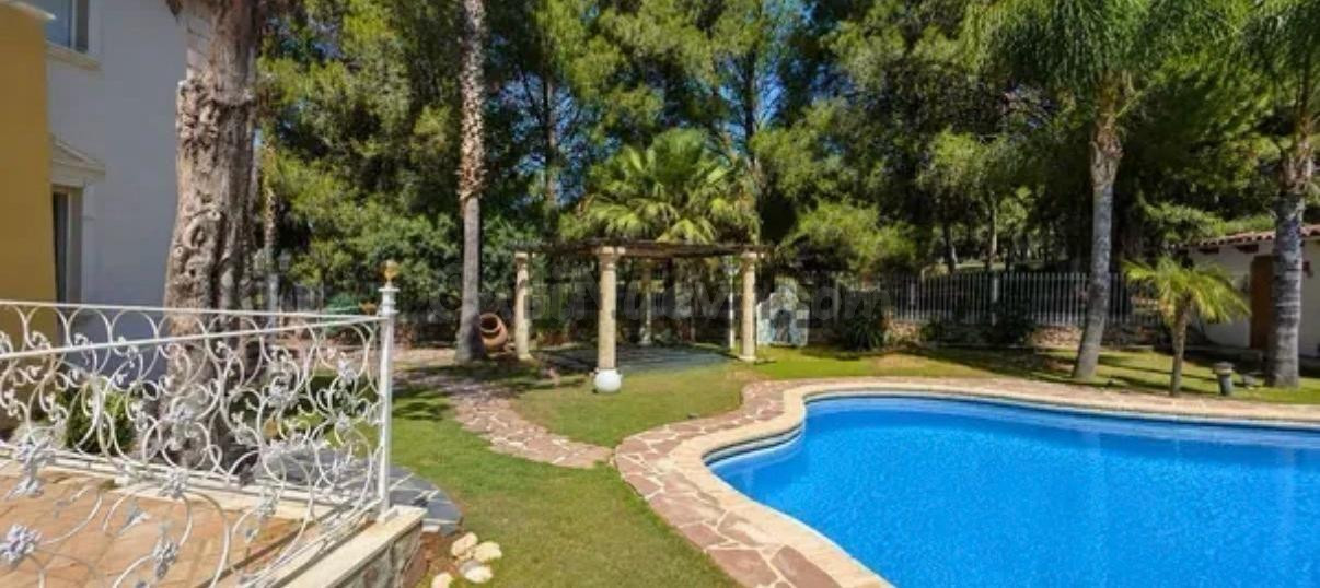 SE VENDE ESPECTACULAR VILLA DE LUJO - foto 3