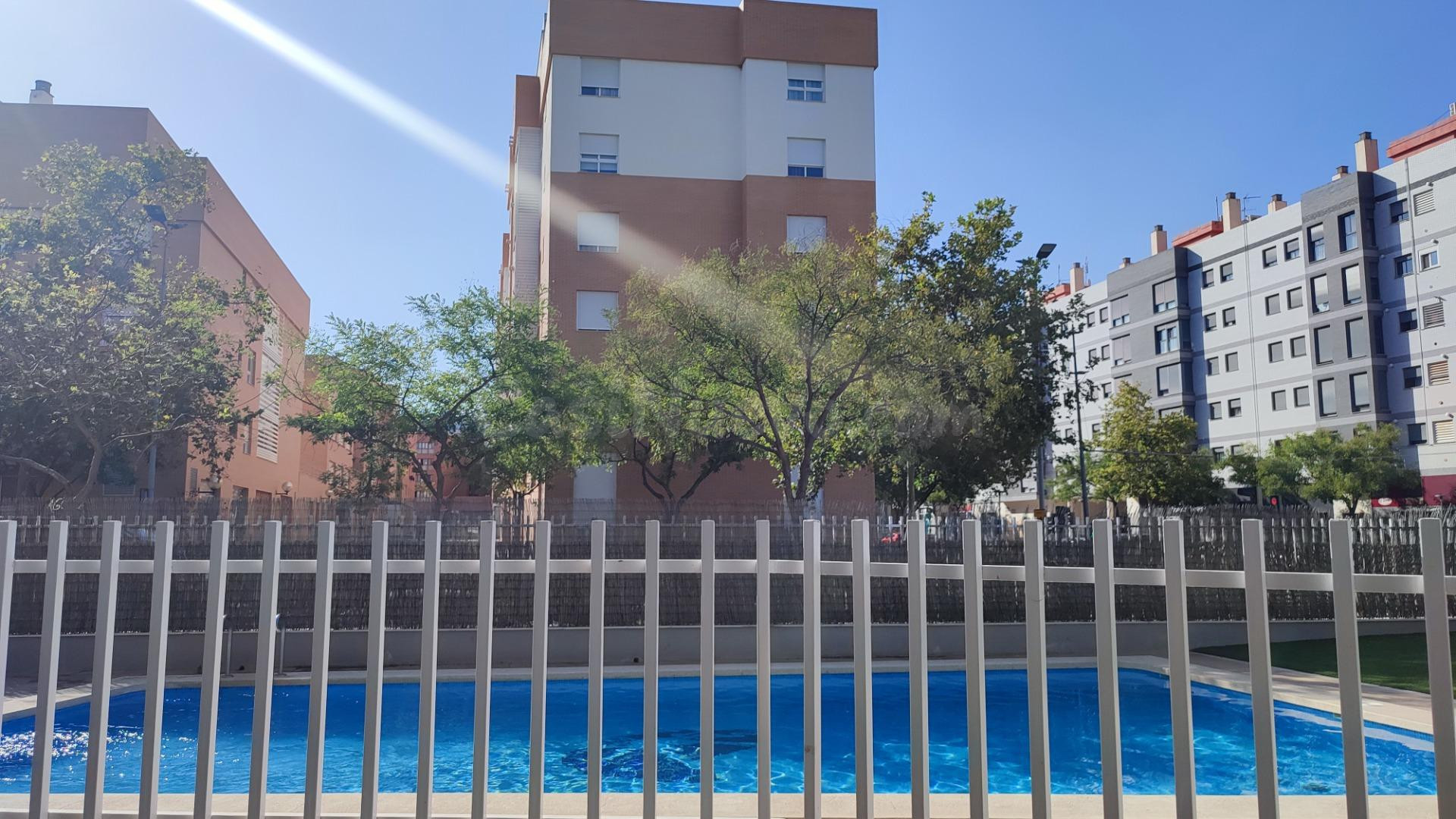EXCLUSIVO ESTUDIANTES – Amplio piso de 3 habitaciones con piscina en zona Universidad, Excelente ubicación! - foto 3