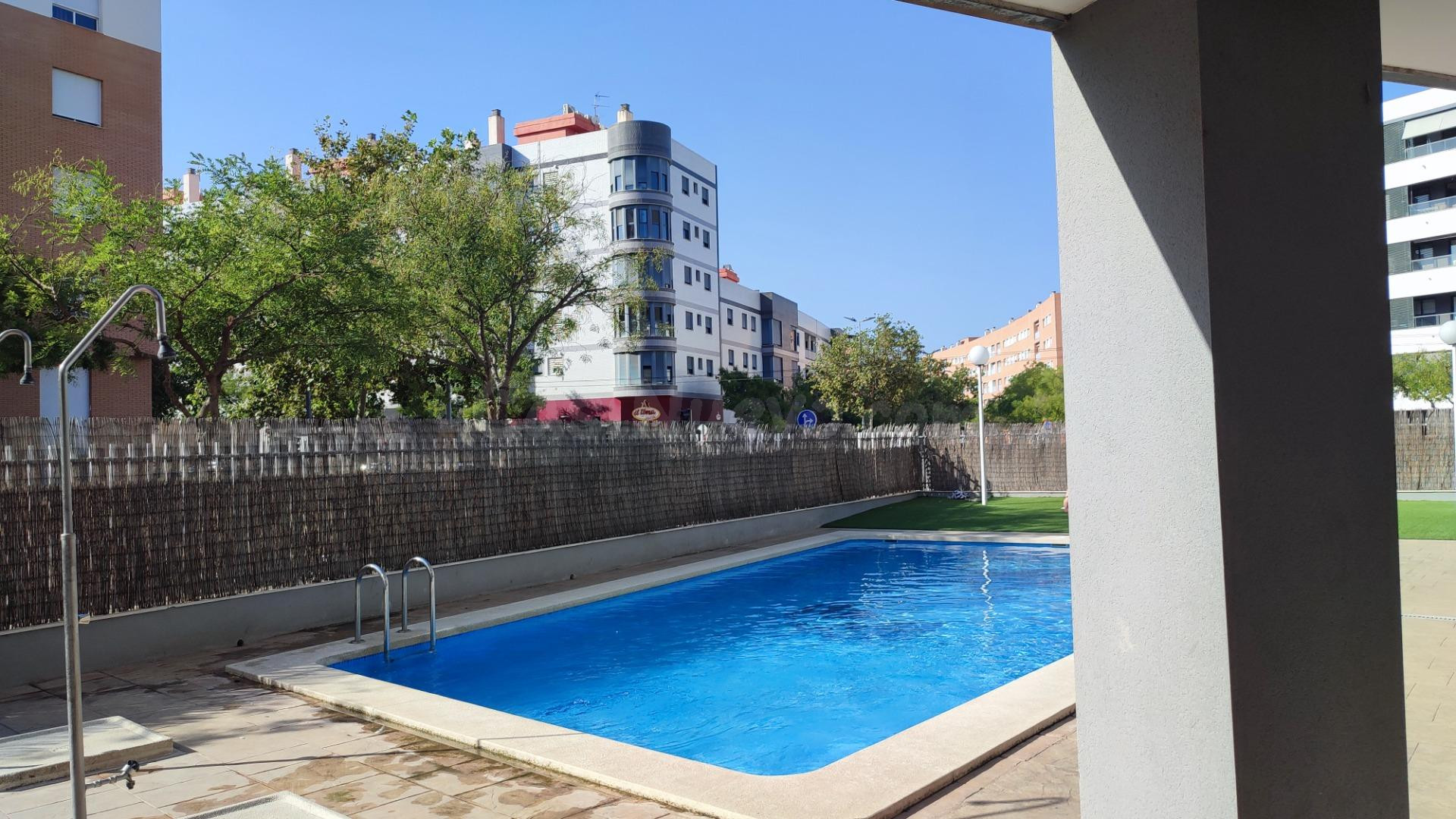 EXCLUSIVO ESTUDIANTES – Amplio piso de 3 habitaciones con piscina en zona Universidad, Excelente ubicación! - foto 4