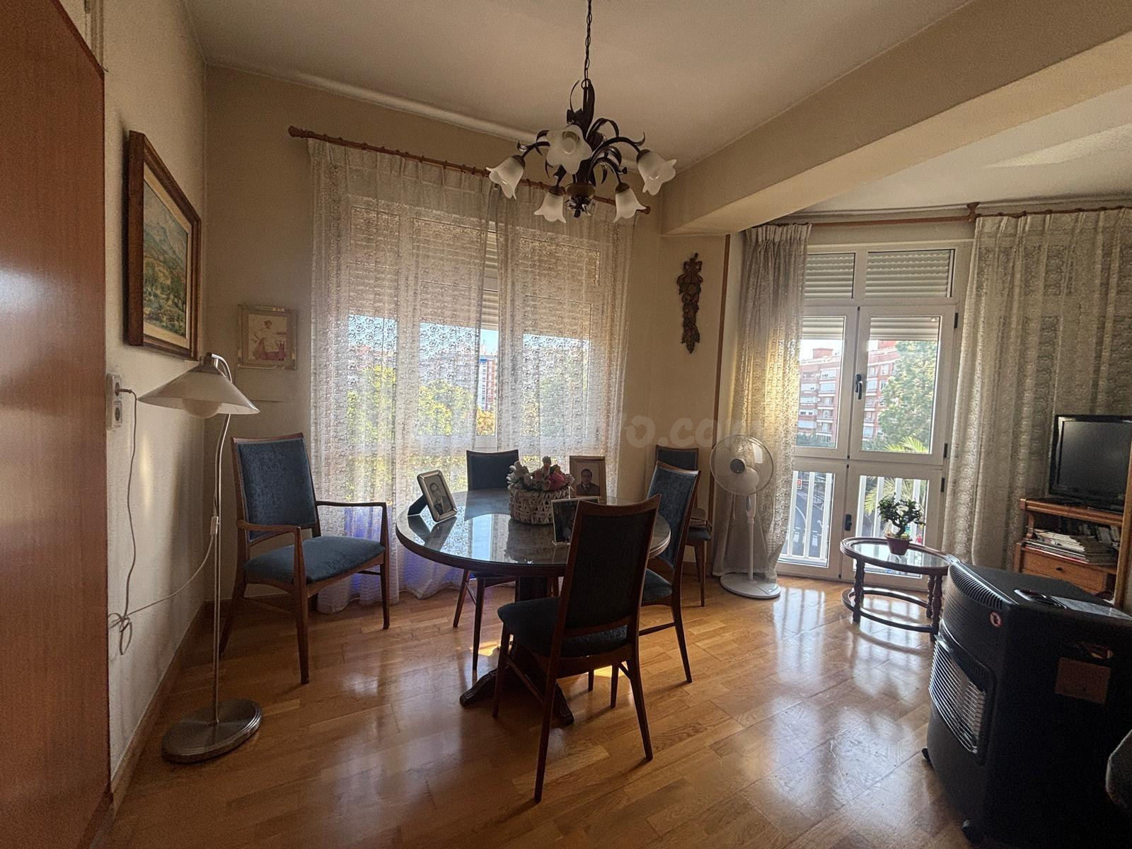 SE VENDE PISO AMPLIO Y LUMINOSO EN LA PLAZA CIRCULAR