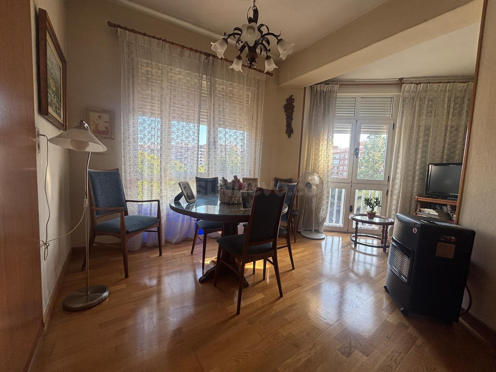 SE VENDE PISO AMPLIO Y LUMINOSO EN LA PLAZA CIRCULAR - foto 3