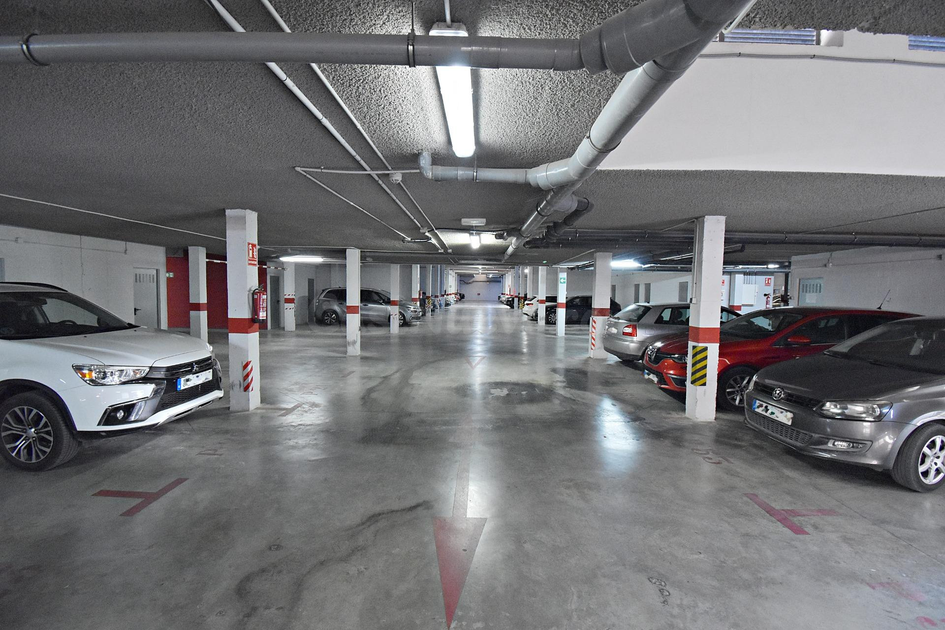 SE VENDE PLAZA DE GARAJE Y TRASTERO EN TRES OLIVOS FASE II - foto 4