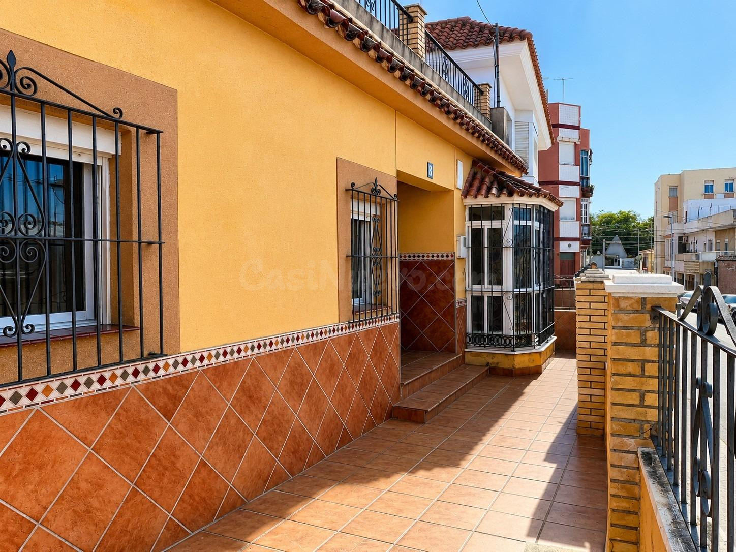 ¡¡¡CASA INDEPENDIENTE EN PLANTA BAJA DE TRES DORMITORIOS CON TERRAZA Y PATIO!!! - foto 3
