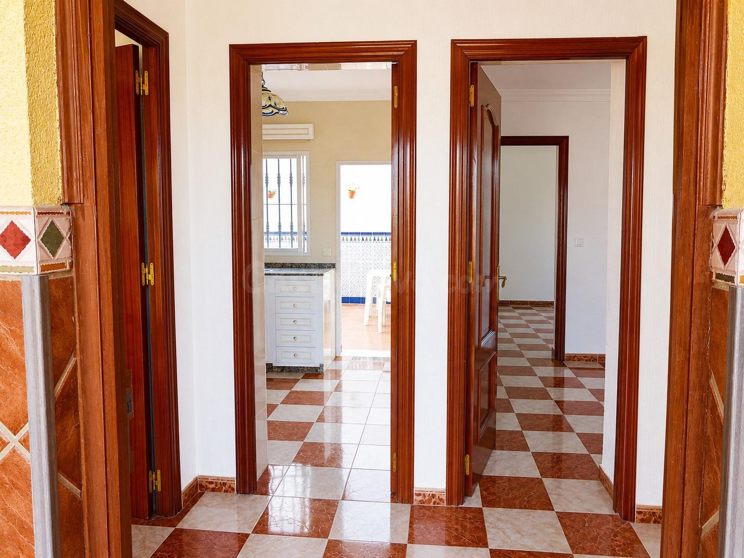 ¡¡¡CASA INDEPENDIENTE EN PLANTA BAJA DE TRES DORMITORIOS CON TERRAZA Y PATIO!!! - foto 4