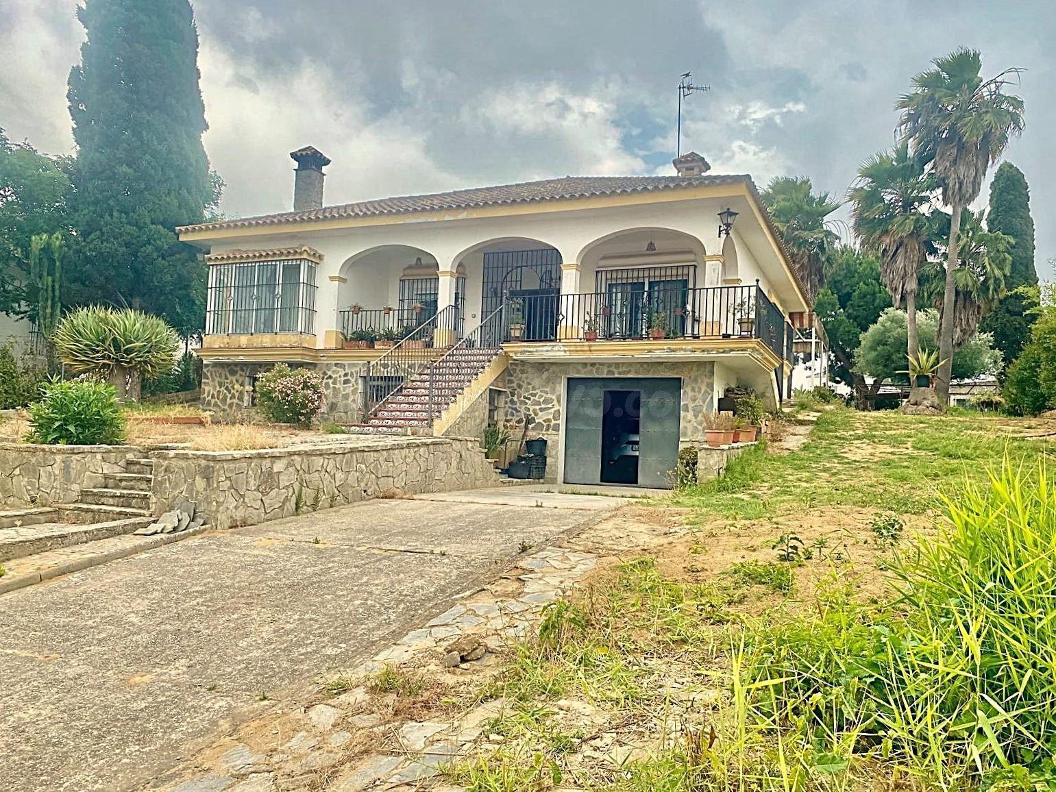 ¡¡¡MAGNÍFICO CHALET CON PISCINA JUNTO AL CENTRO DE SANLÚCAR!