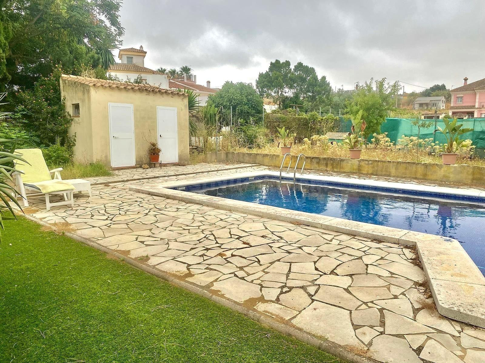 ¡¡¡MAGNÍFICO CHALET CON PISCINA JUNTO AL CENTRO DE SANLÚCAR! - foto 2