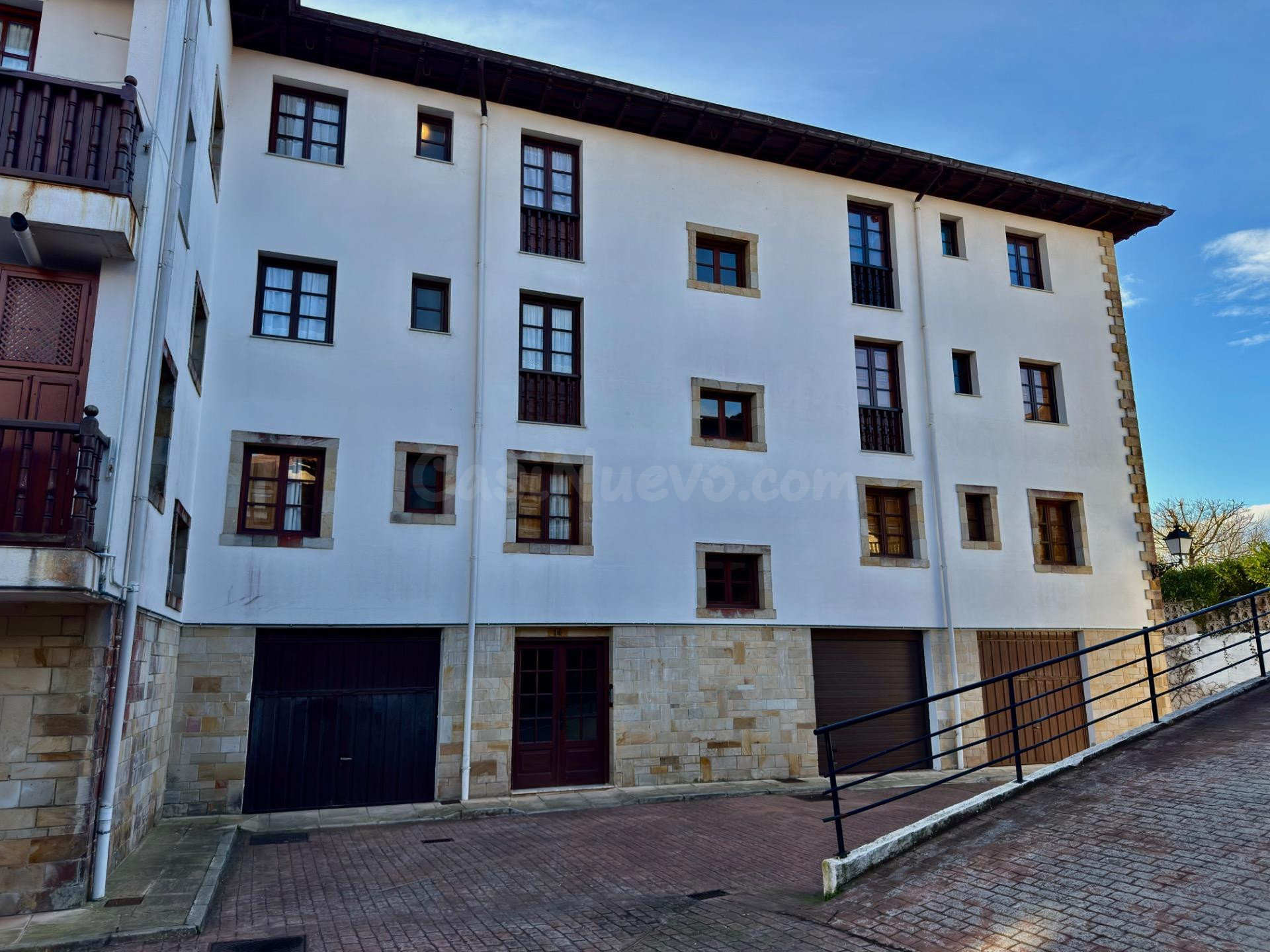 LUMINOSO Y AMPLIO PISO CON TRASTERO EN EL CENTRO DE COMILLAS - foto 4