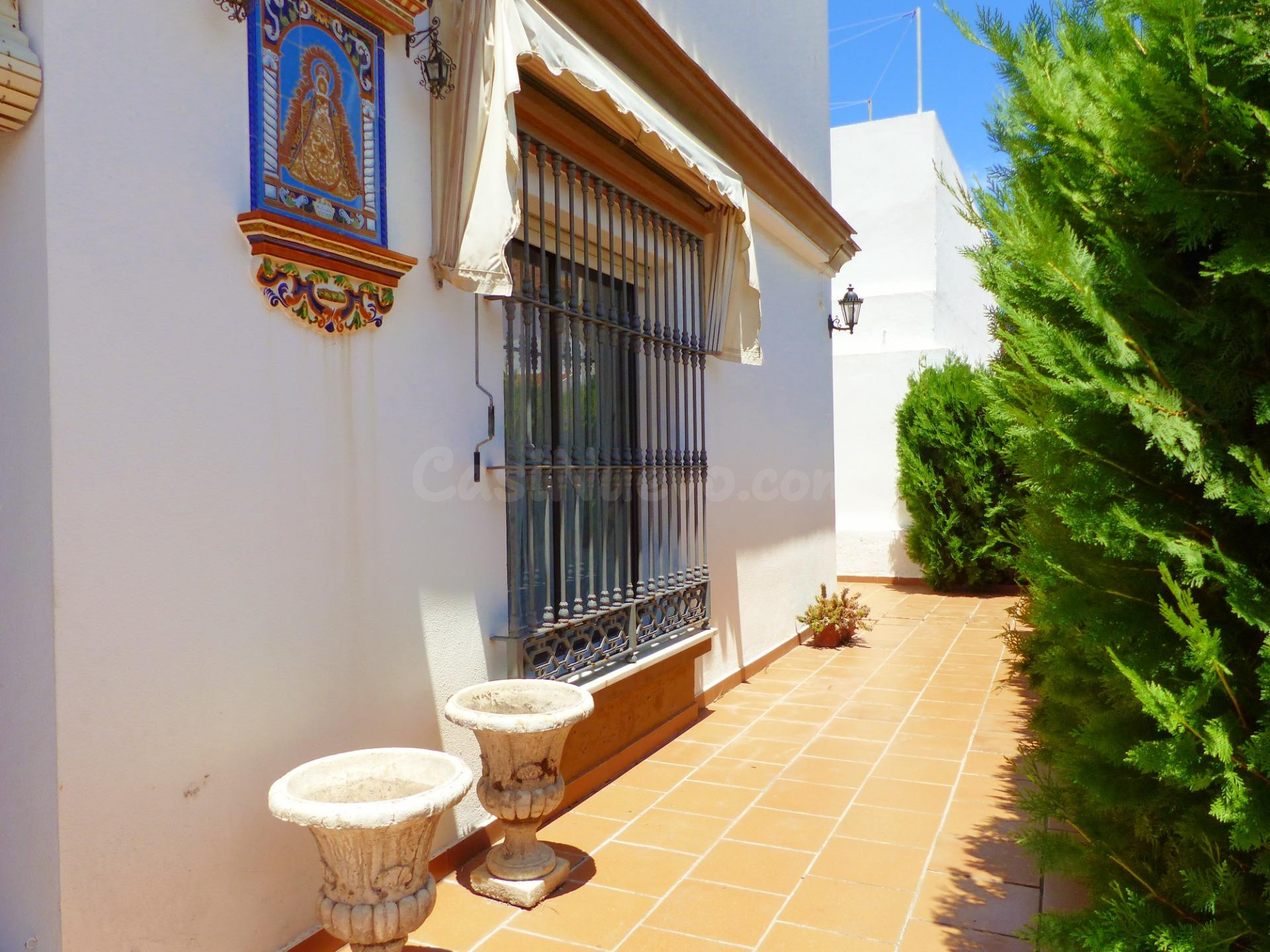 ¡¡¡PRECIOSO CHALET DE CUATRO DORMITORIOS CON GARAJE A 200 ME - foto 2