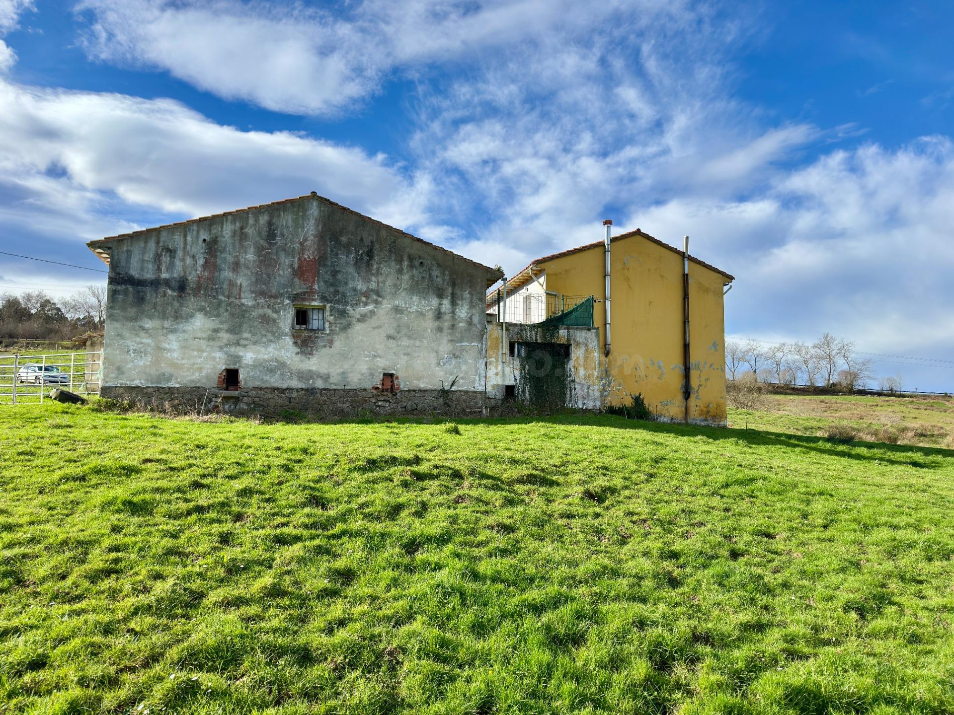 CASA, CUADRA Y TERRENO EN COMILLAS. - foto 5