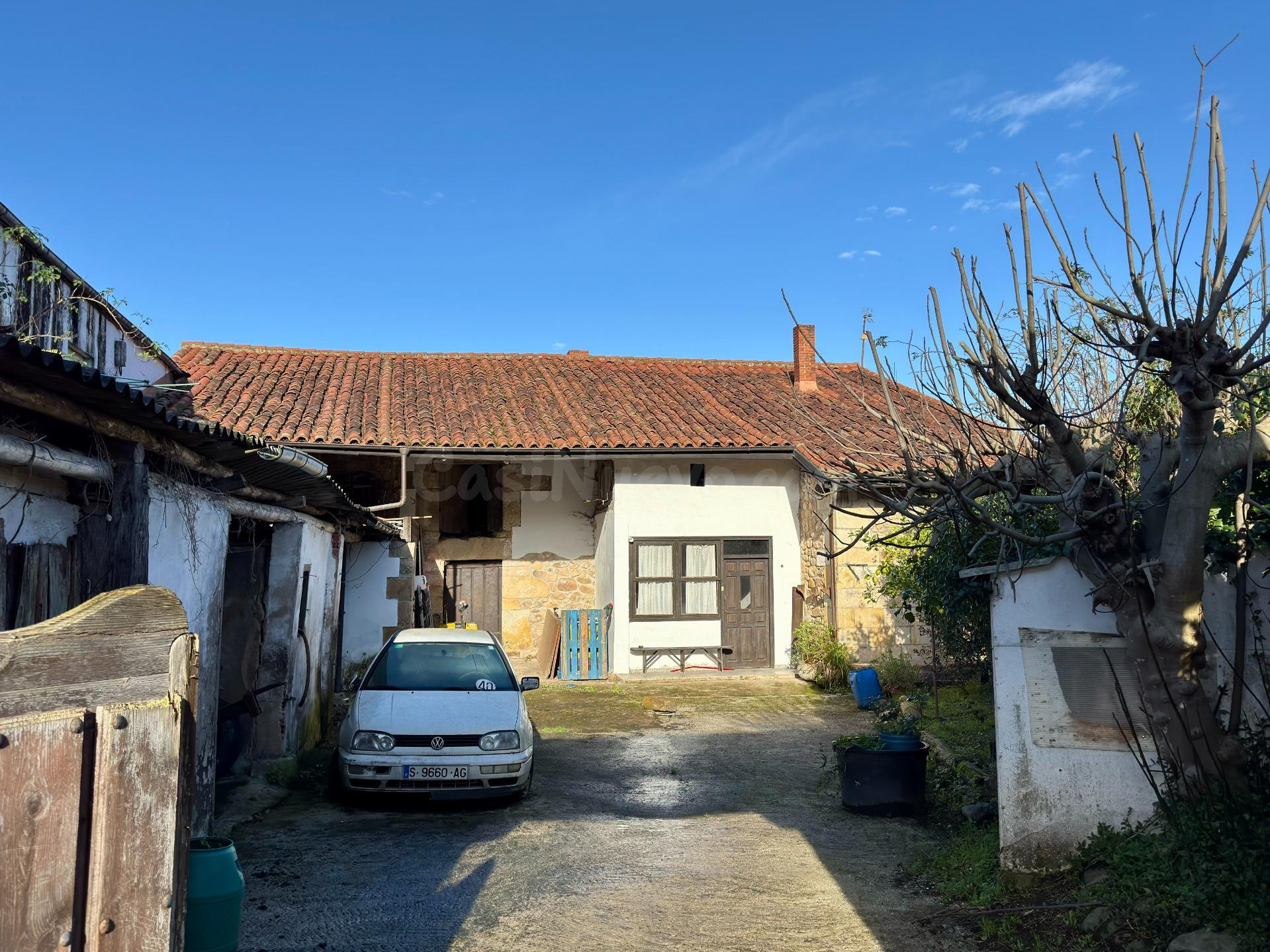 ANTIGUA CASA DE PIEDRA CON CORRALADA Y JARDIN - foto 3