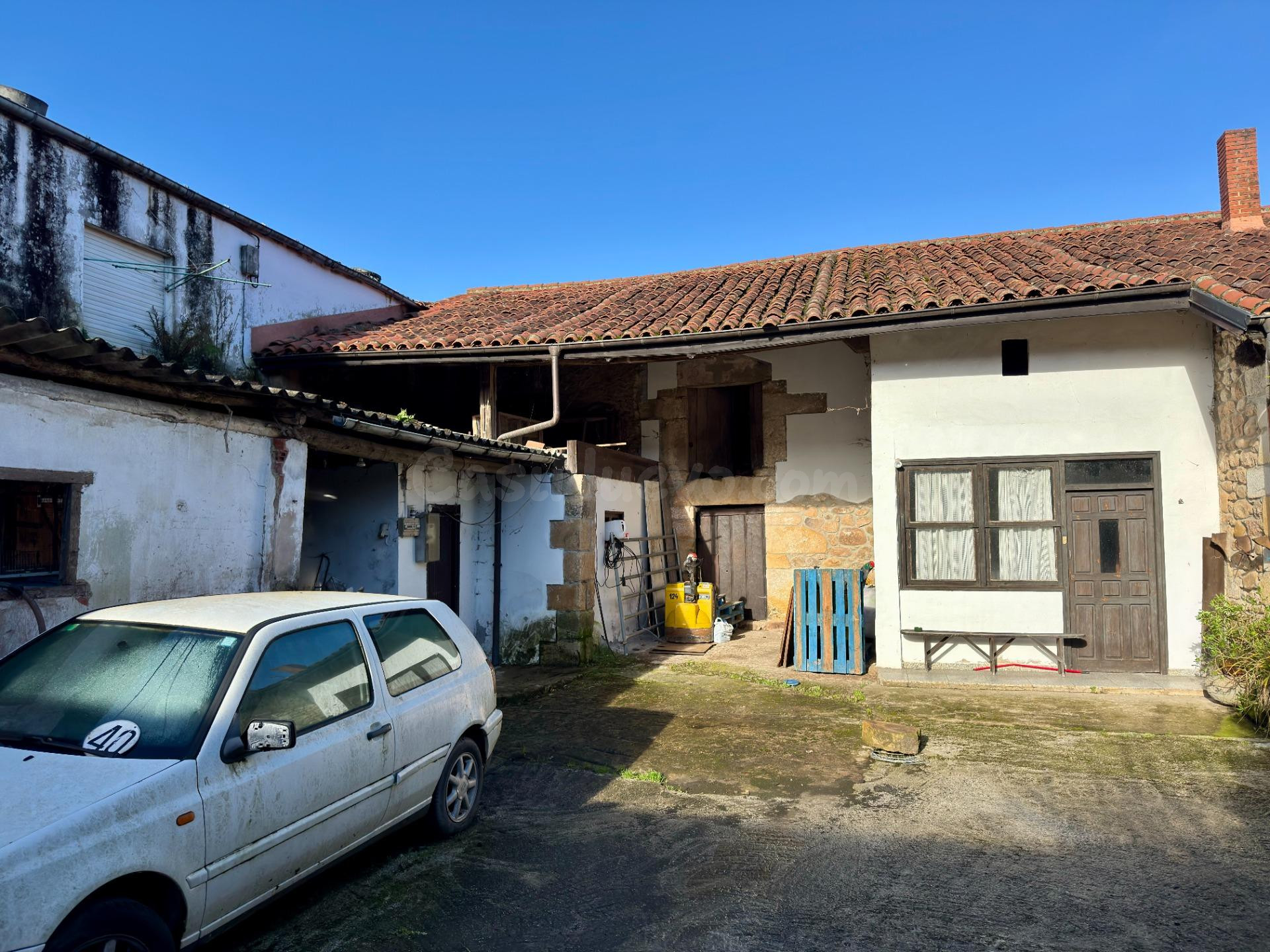 ANTIGUA CASA DE PIEDRA CON CORRALADA Y JARDIN - foto 4