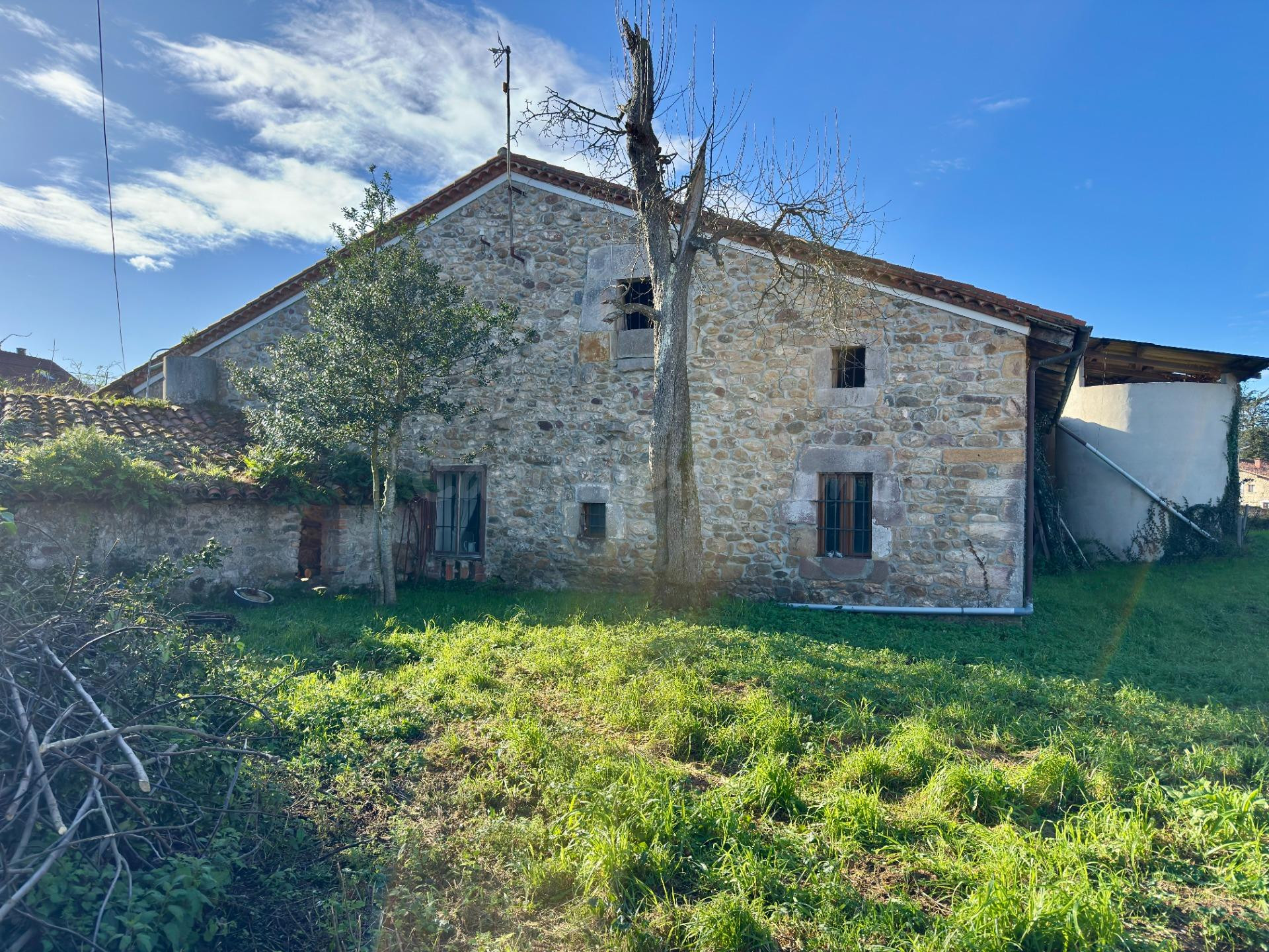 ANTIGUA CASA DE PIEDRA CON CORRALADA Y JARDIN - foto 5