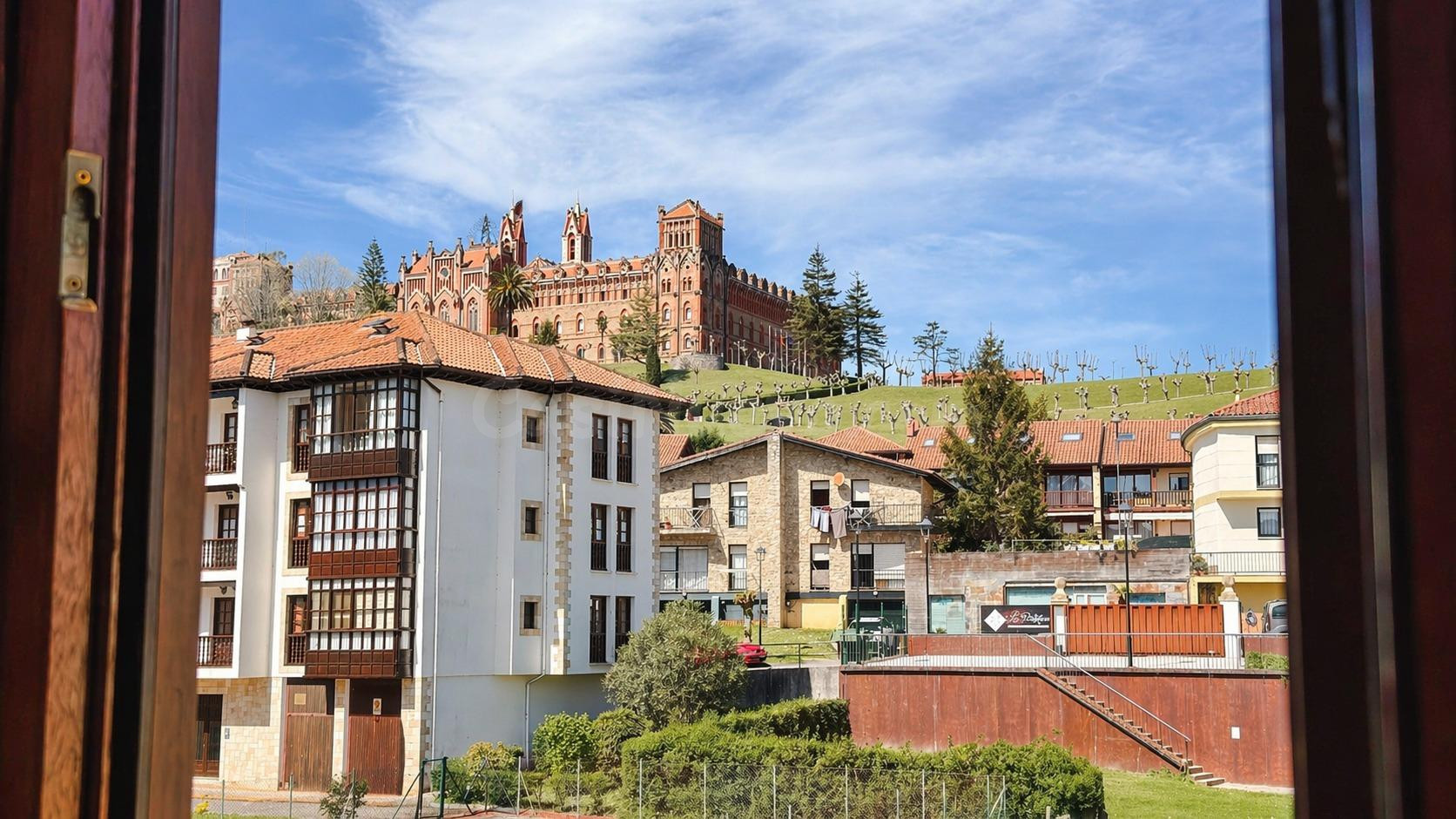 BONITO DUPLEX EN EL CENTRO DE COMILLAS - foto 5