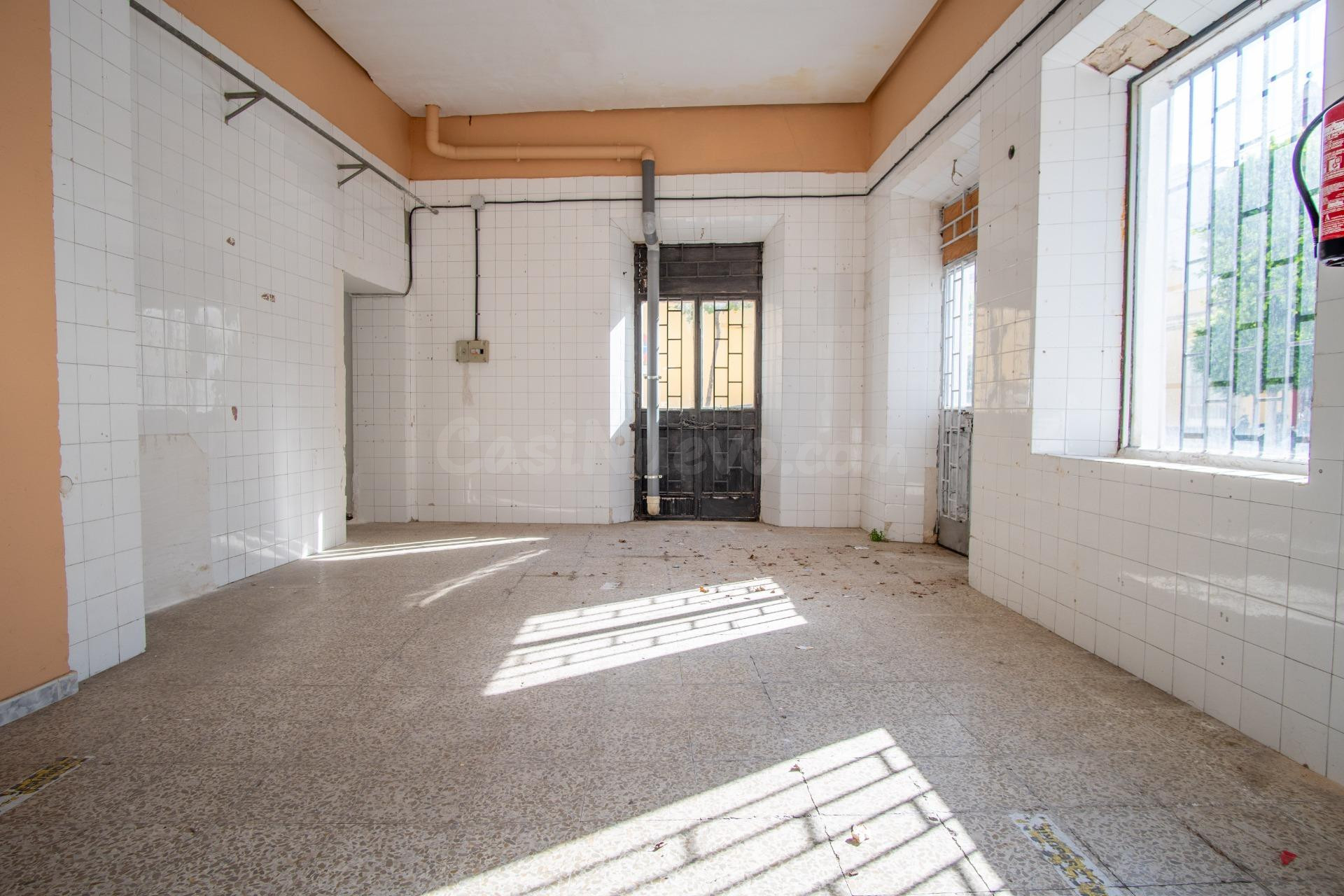 ¡Oportunidad Única en el Corazón de San Fernando! Local en V - foto 5