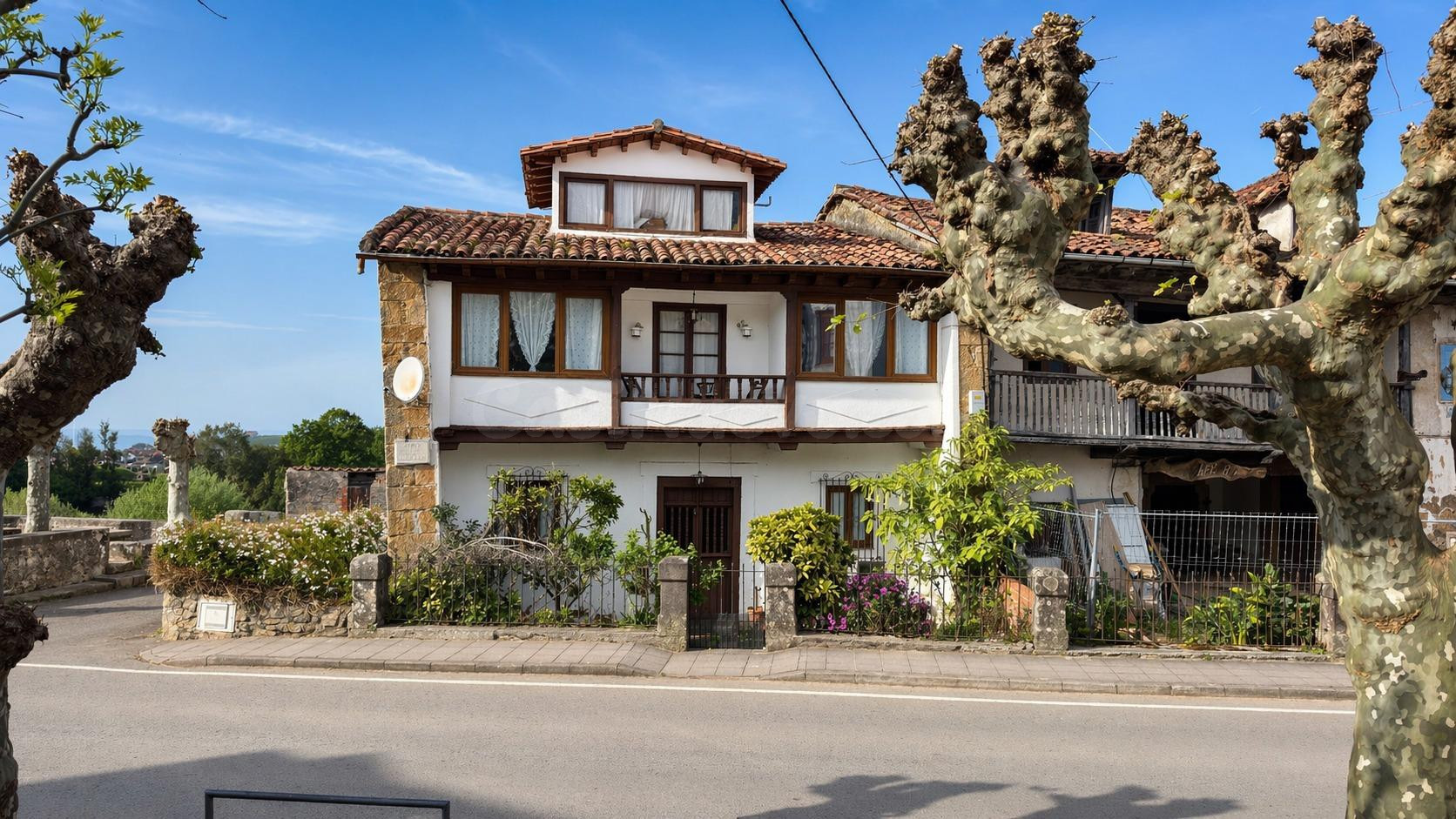 CASA, CUADRA Y JARDIN EN COBRECES