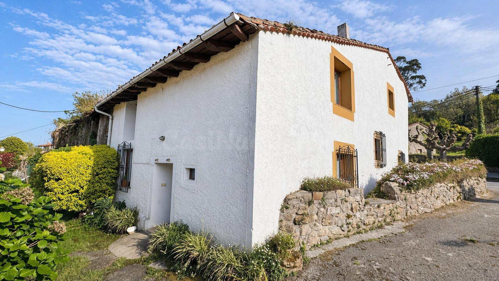 CASA, CUADRA Y JARDIN EN COBRECES - foto 4